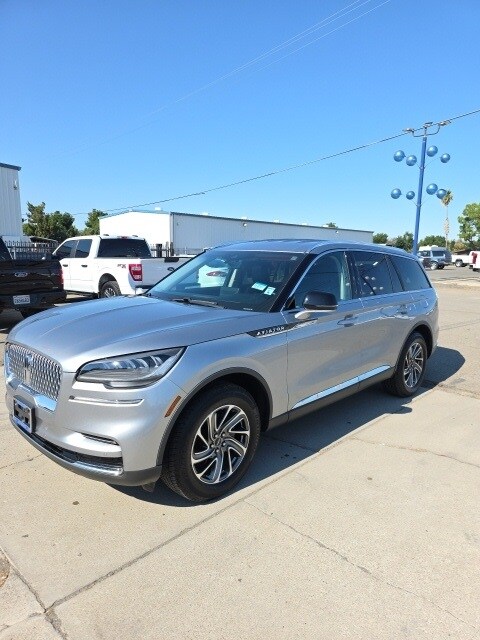 2022 Lincoln Aviator Standard photo 2