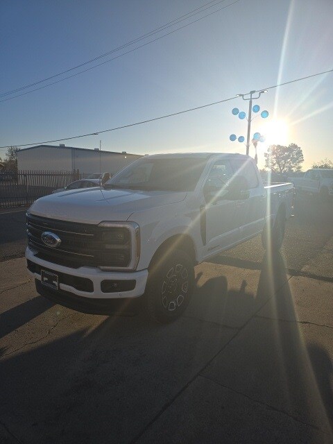 2025 Ford F-250 Platinum photo 2