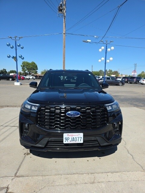 2025 Ford Explorer ST-Line photo 2