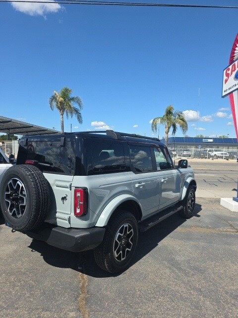 2024 Ford Bronco Outer Banks photo 4