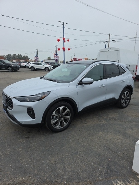 2025 Ford Escape Platinum's photo