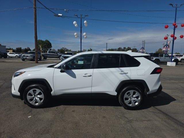 2024 Toyota RAV4 LE's photo
