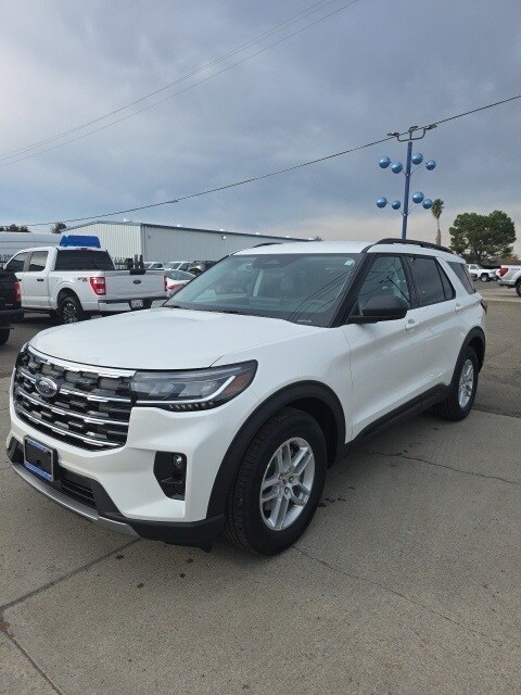 2026 Ford Explorer photo 3