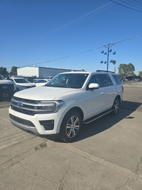 Used 2022 Ford Expedition XLT with VIN 1FMJU1JT3NEA09742 for sale in Los Banos, CA