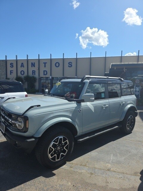 2024 Ford Bronco Outer Banks photo 2
