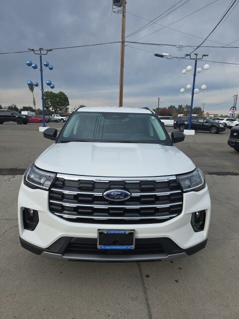 2026 Ford Explorer photo 2