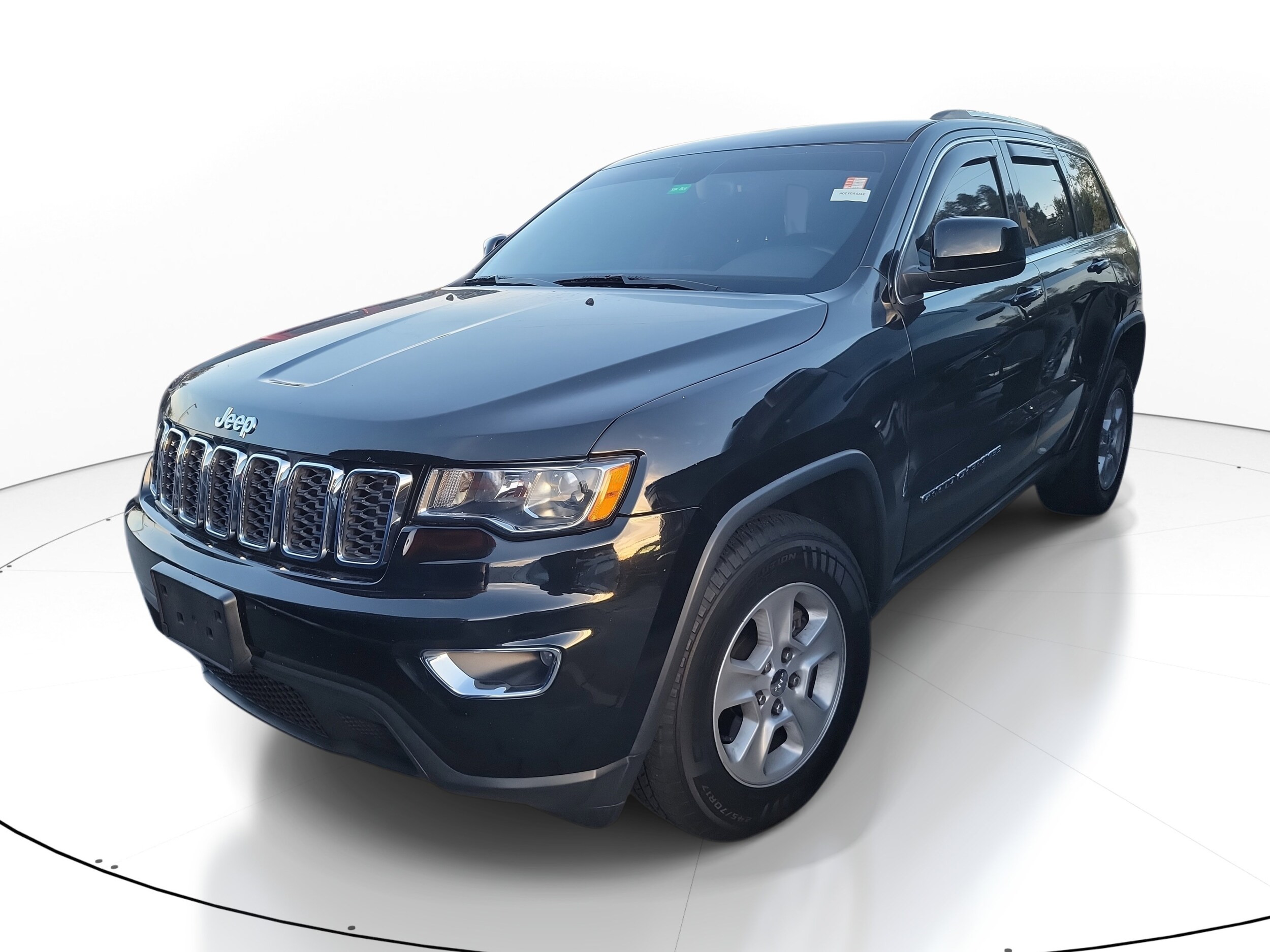 2017 Jeep Grand Cherokee Laredo photo 2