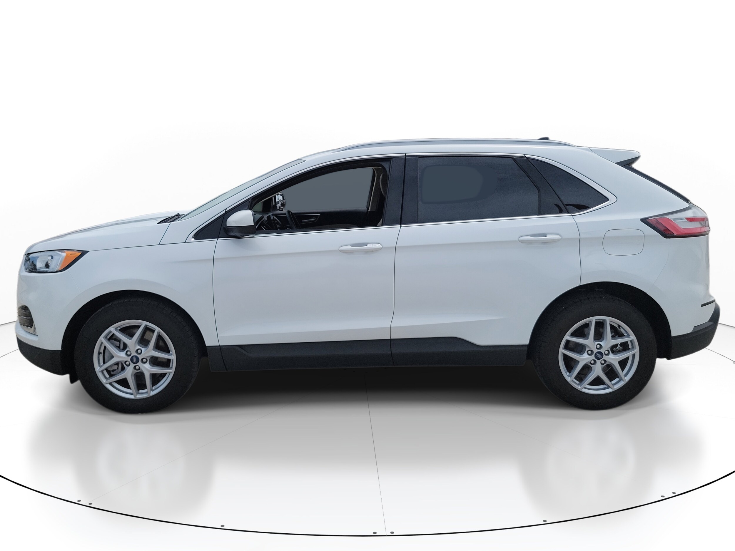 2021 Ford Edge SEL photo 2
