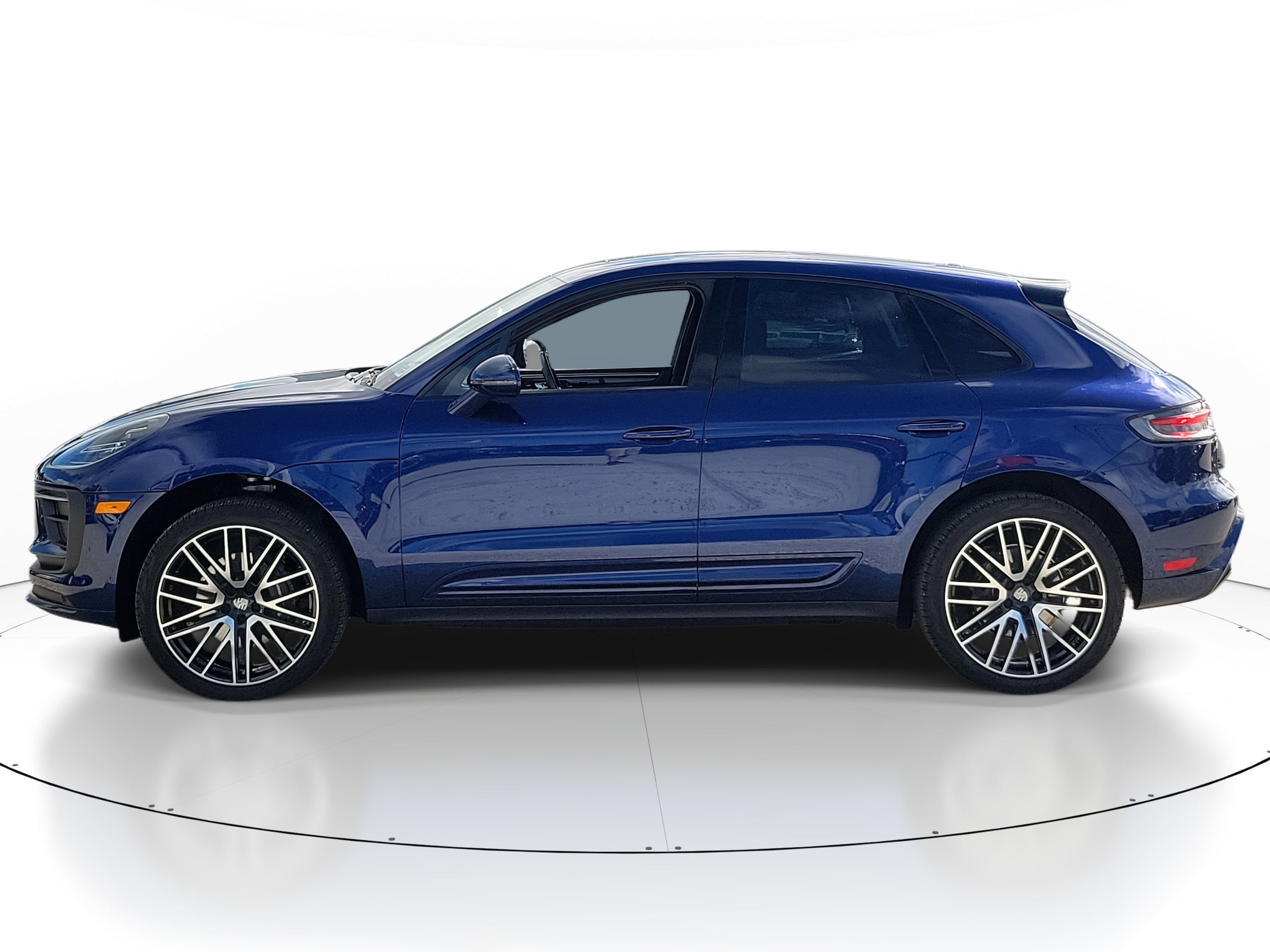 2025 Porsche Macan Base photo 2