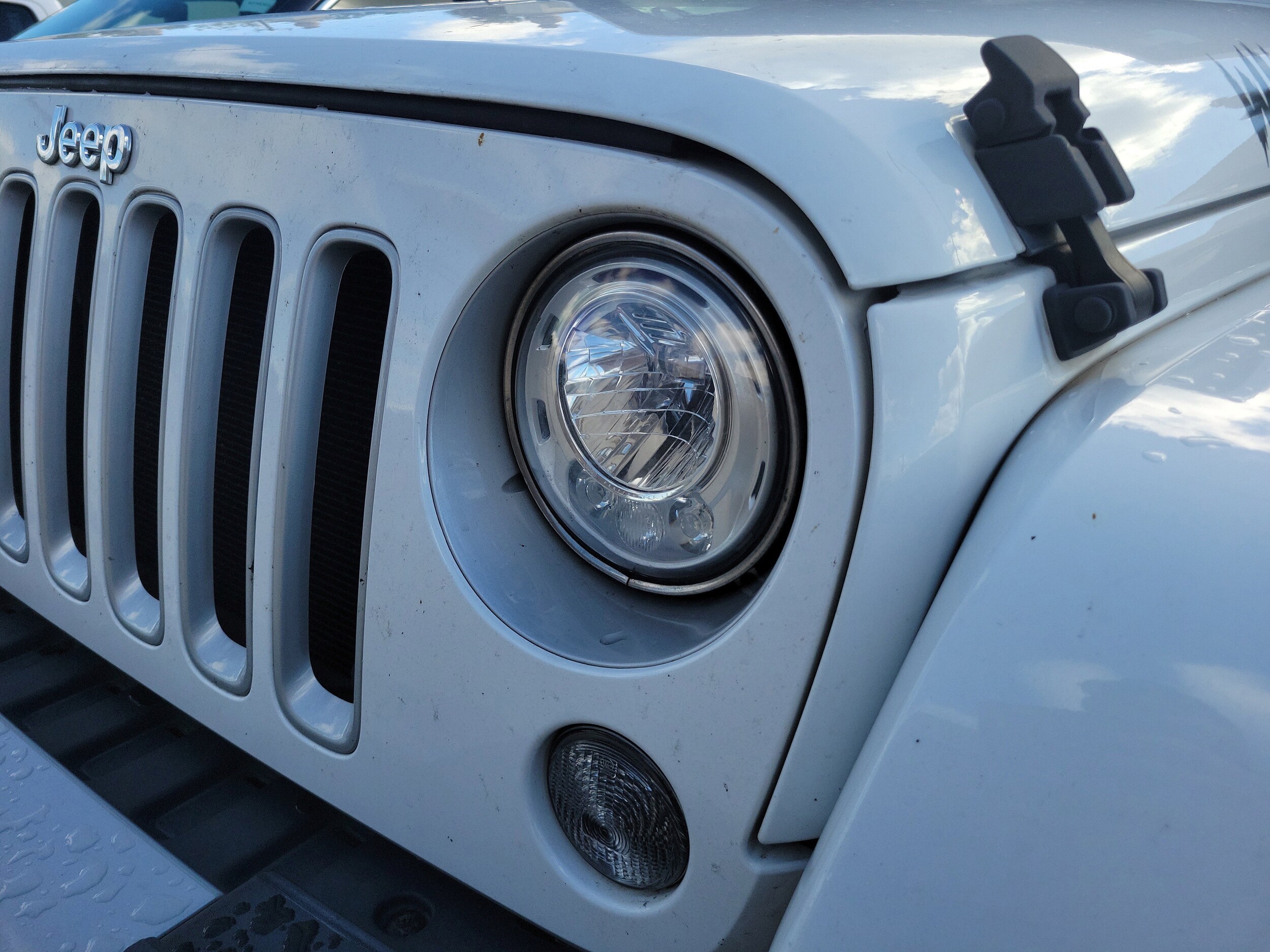 2017 Jeep Wrangler Sahara photo 2