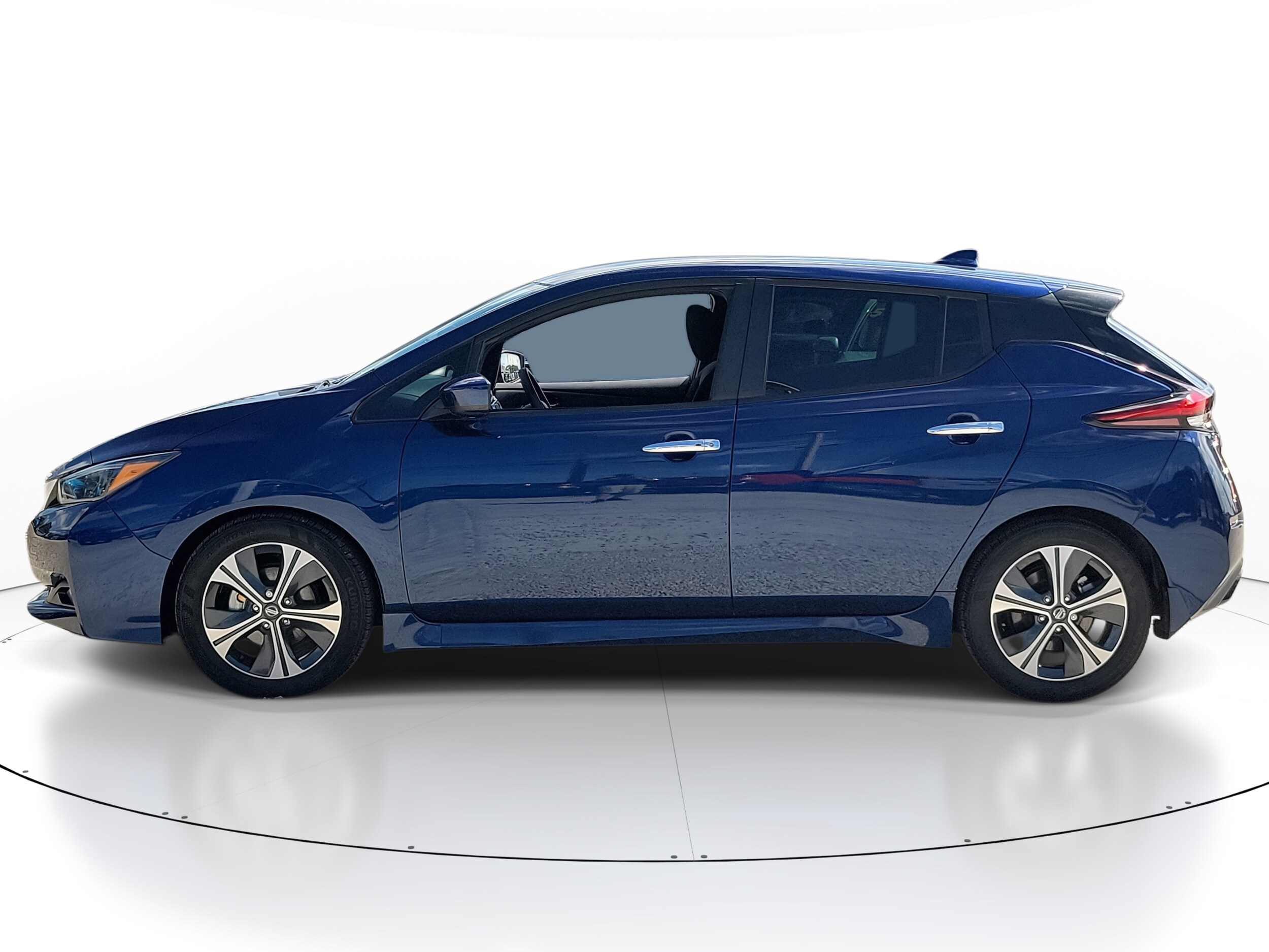 2022 Nissan Leaf SV photo 2