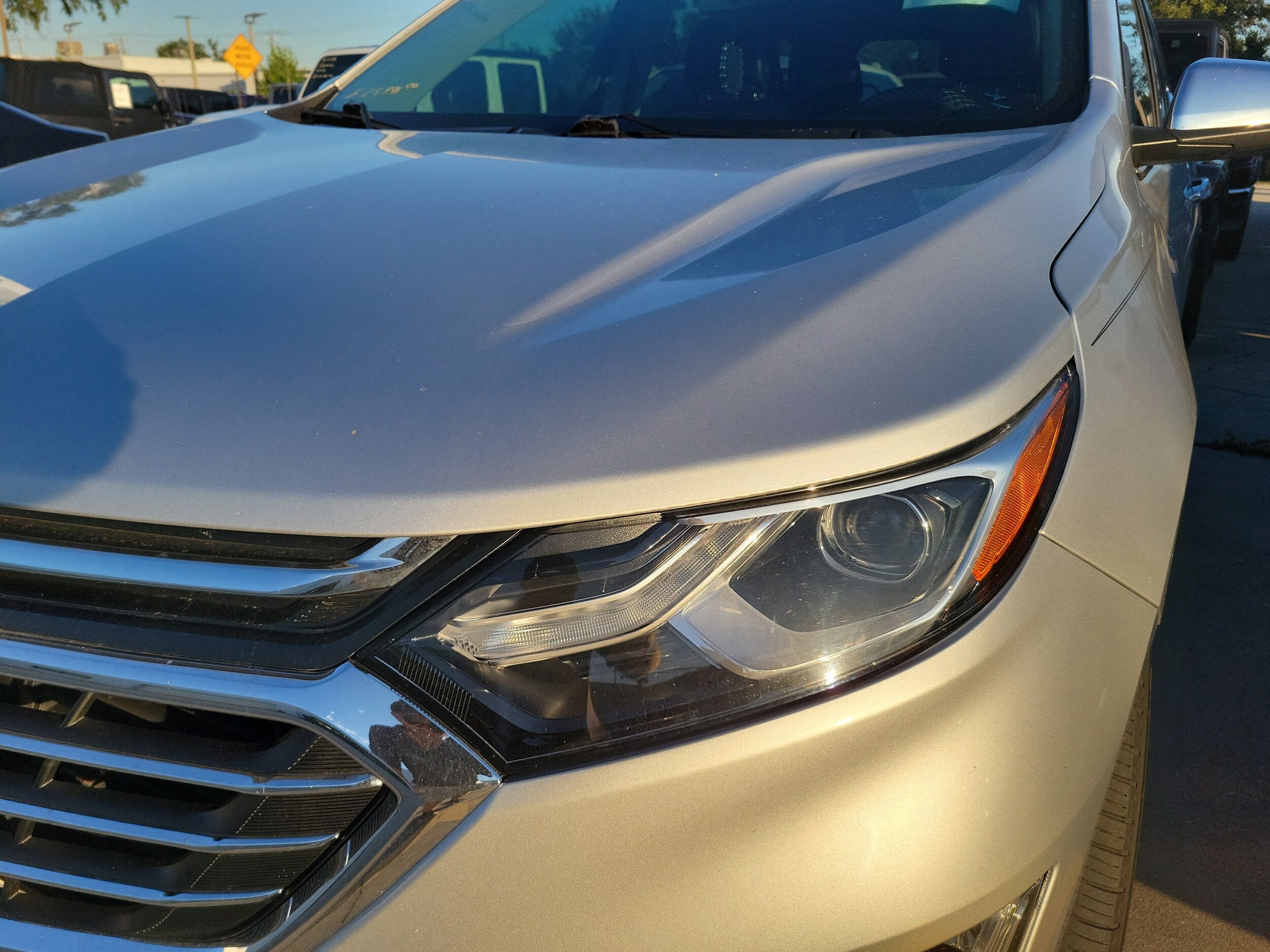 2021 Chevrolet Equinox Premier photo 2