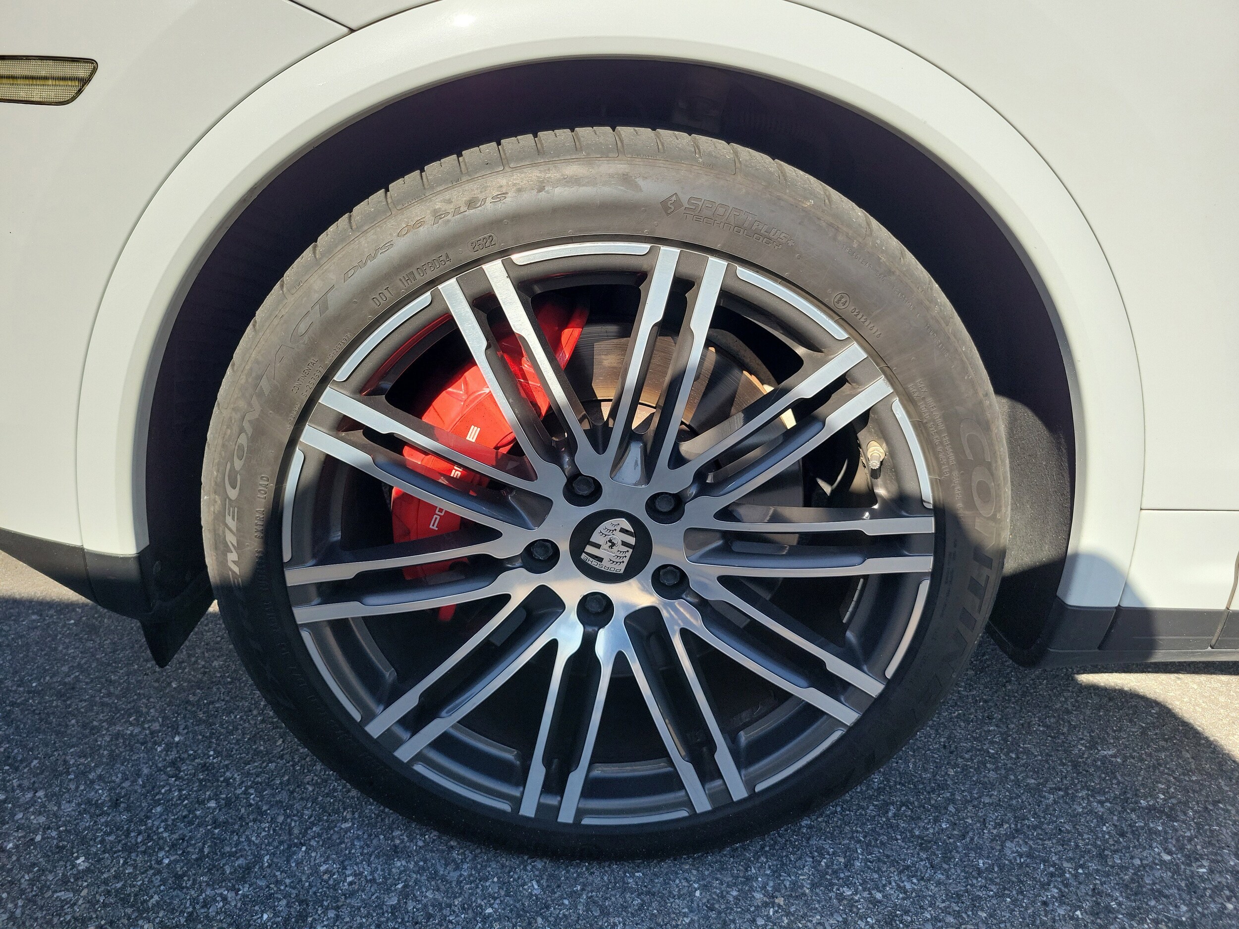2016 Porsche Cayenne Turbo photo 4