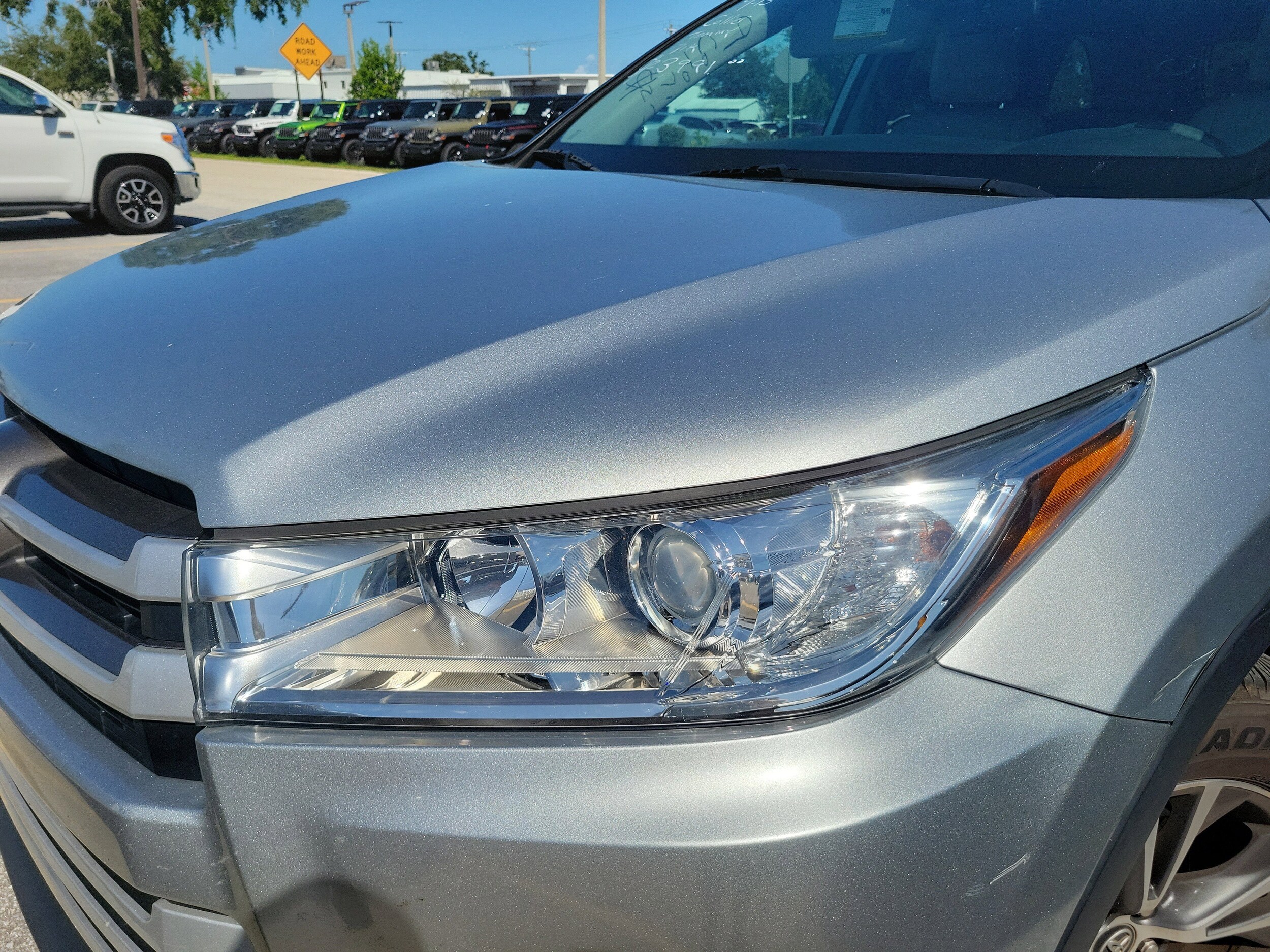 2018 Toyota Highlander LE Plus photo 2