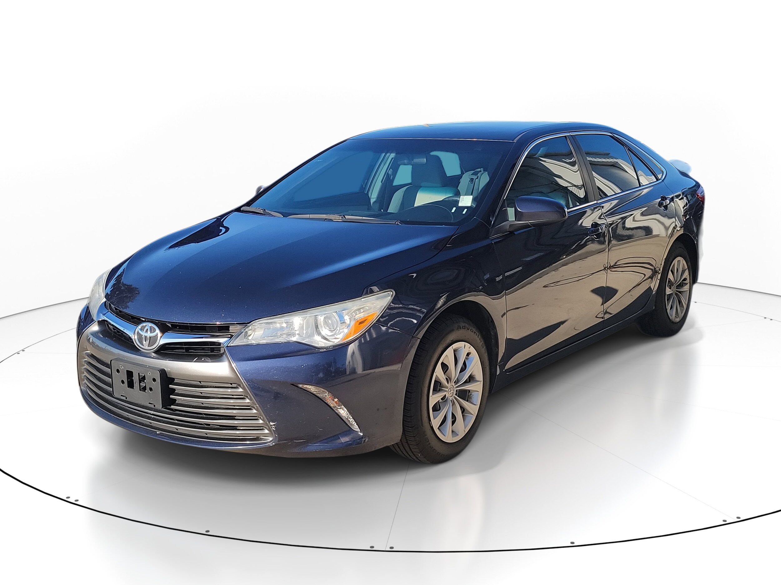 2016 Toyota Camry LE photo 3
