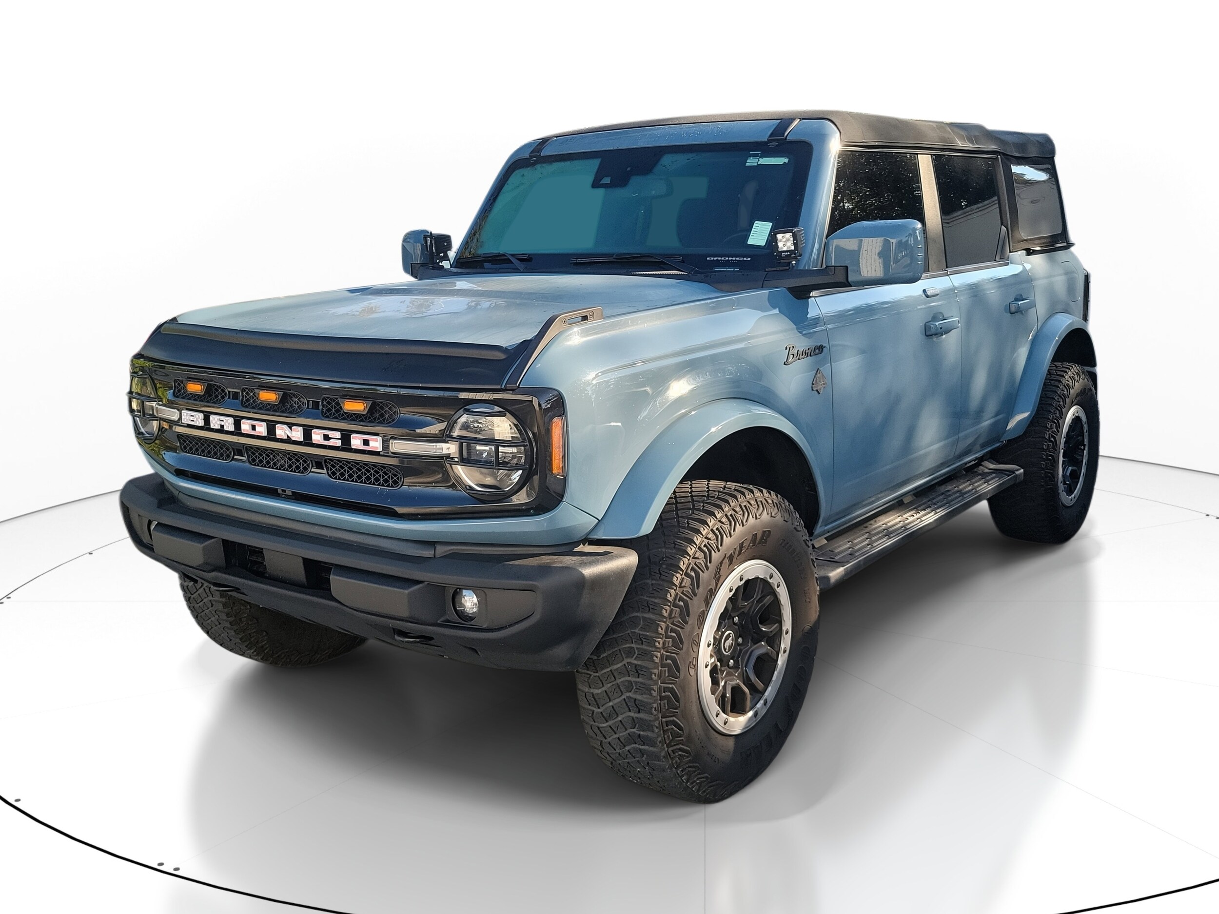 2023 Ford Bronco Outer Banks photo 3