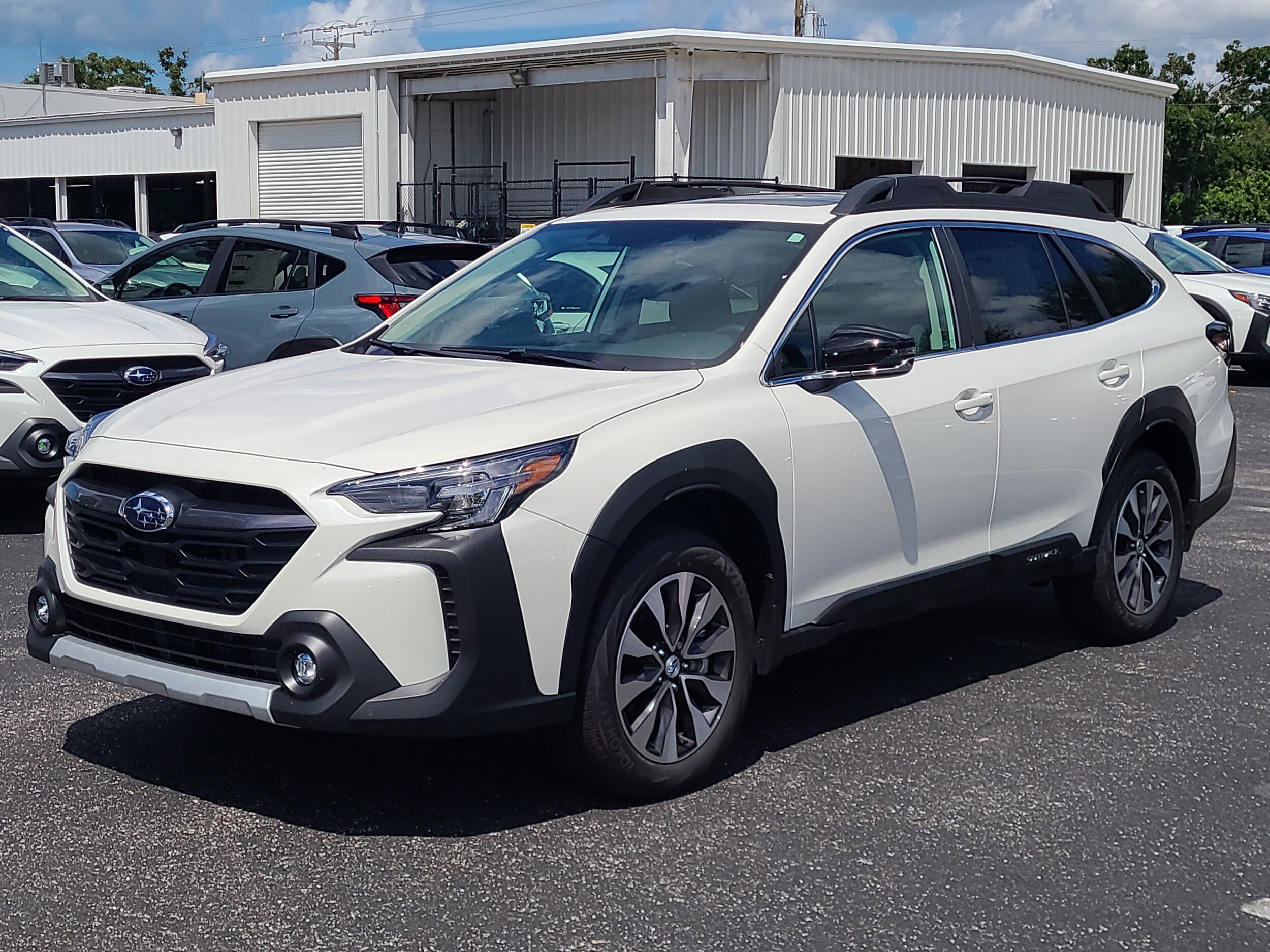 2025 Subaru Outback Limited XT photo 3