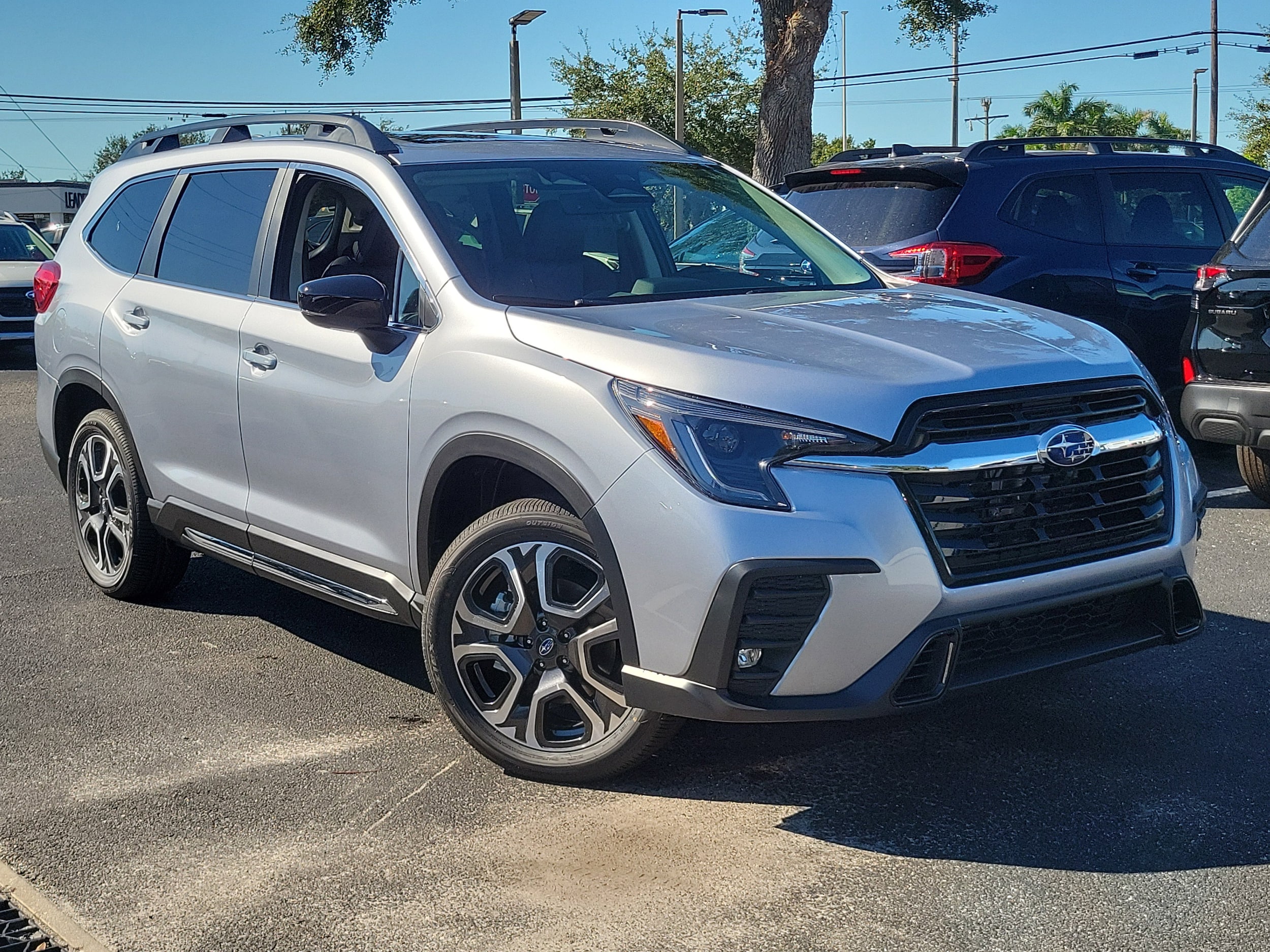 2025 Subaru Ascent Limited's photo