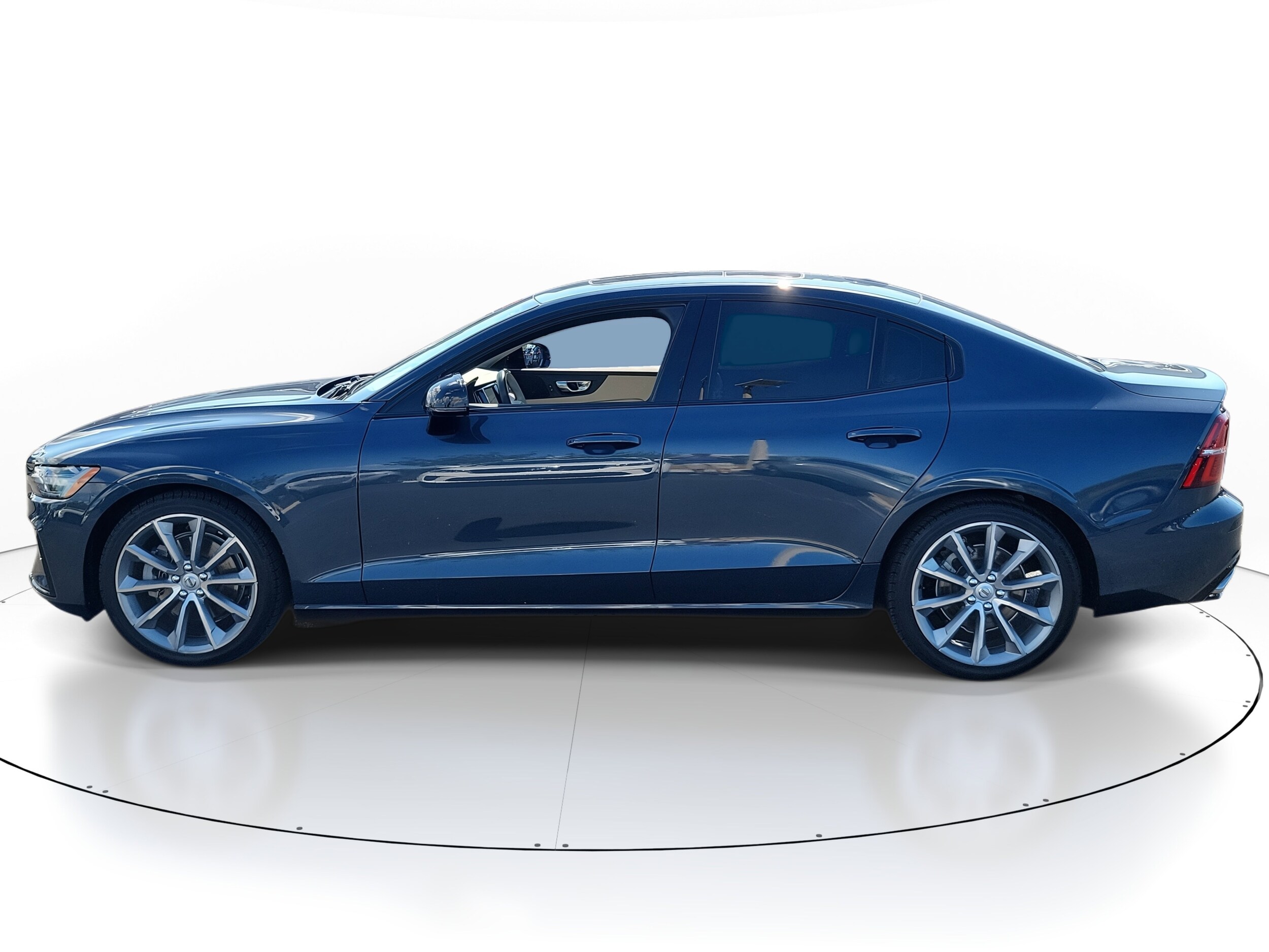 2021 Volvo S60 T5 Momentum photo 2