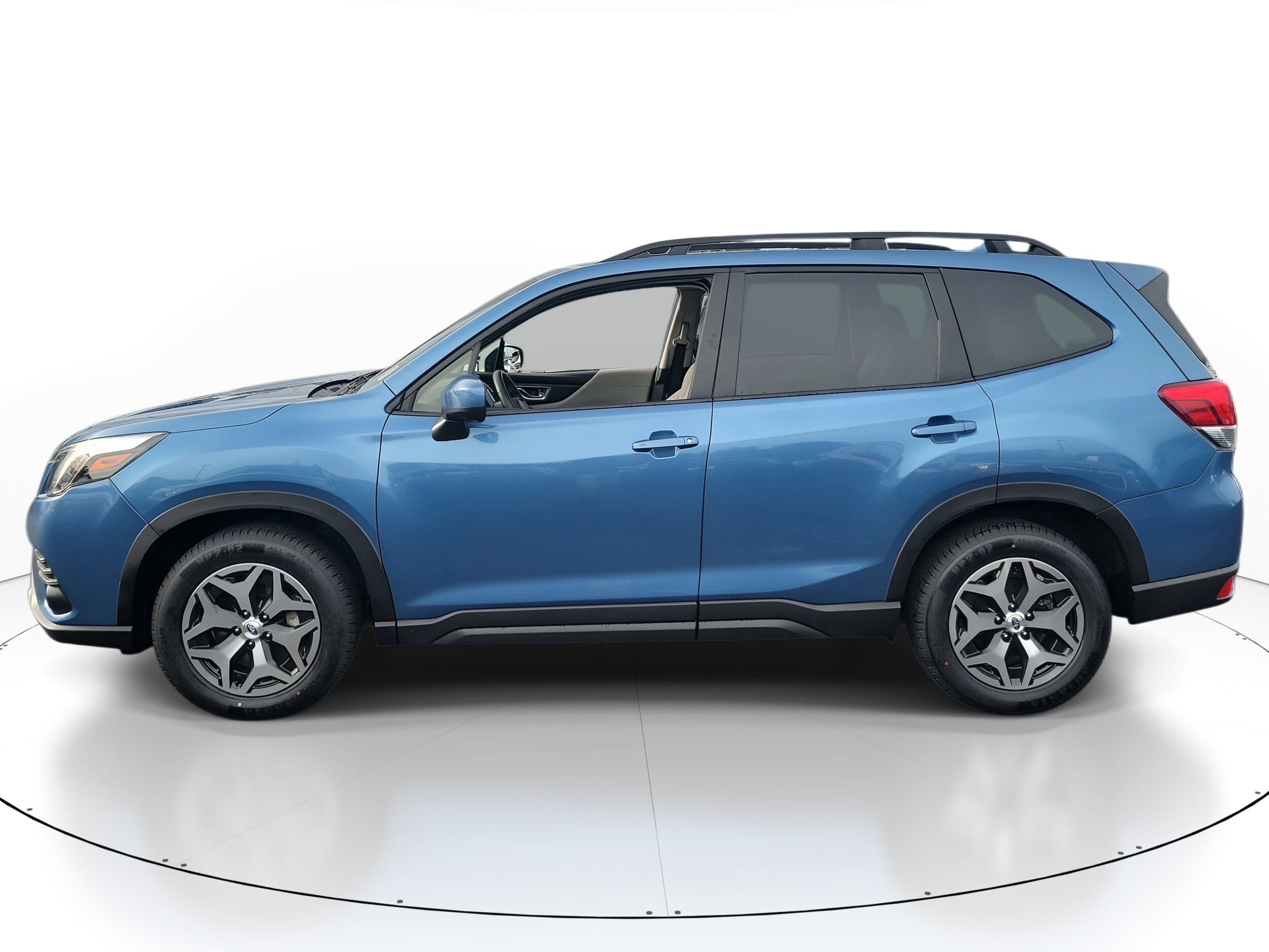 2023 Subaru Forester Premium photo 2