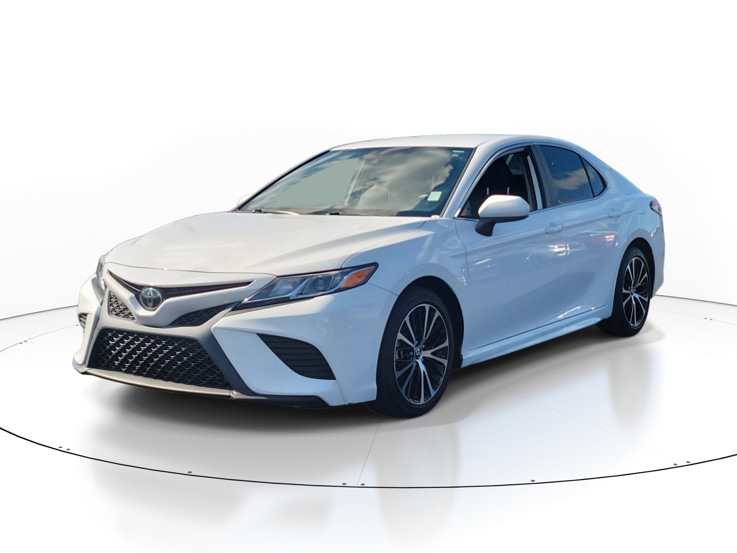 2019 Toyota Camry L photo 2