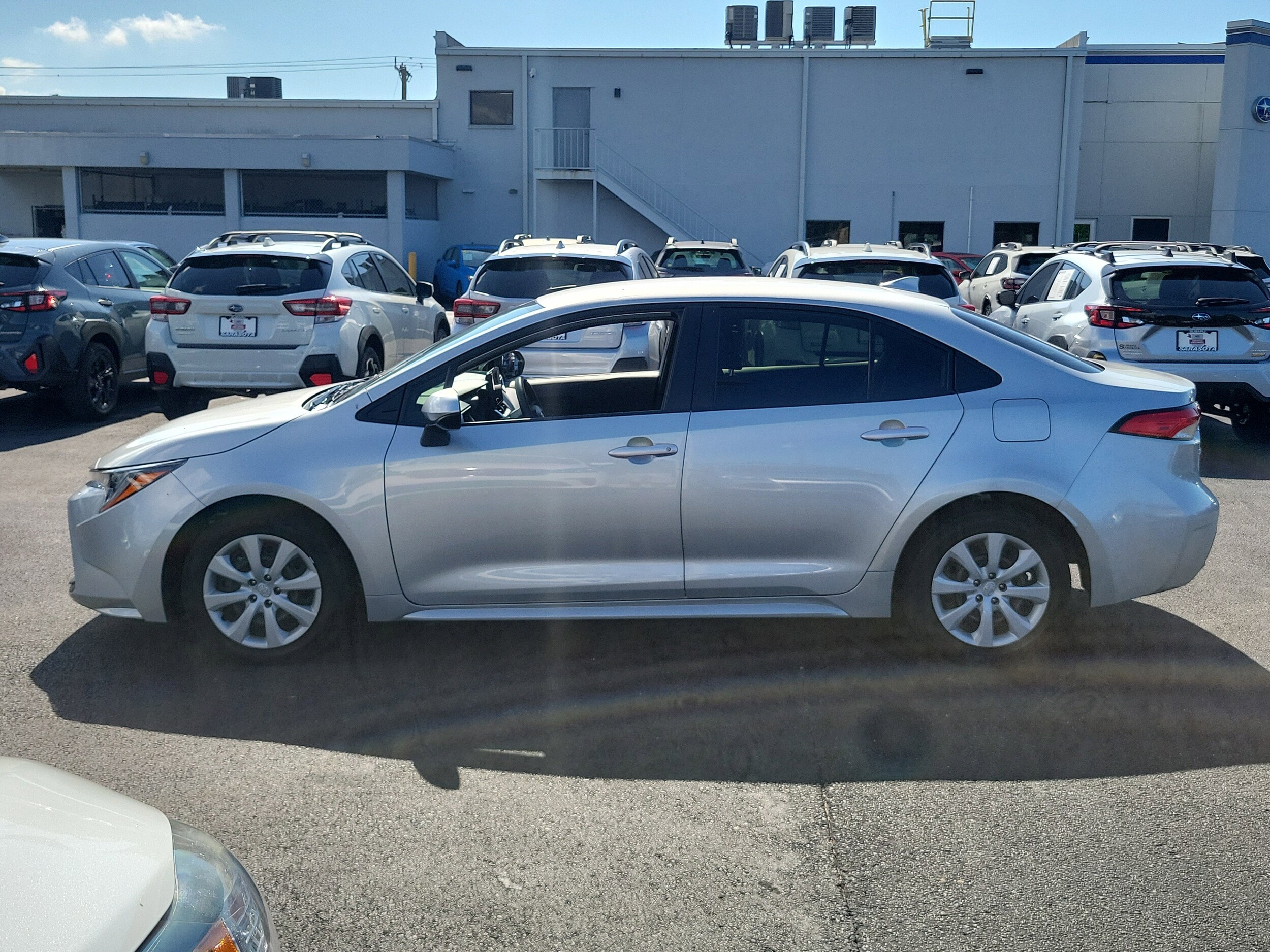 2023 Toyota Corolla LE photo 2