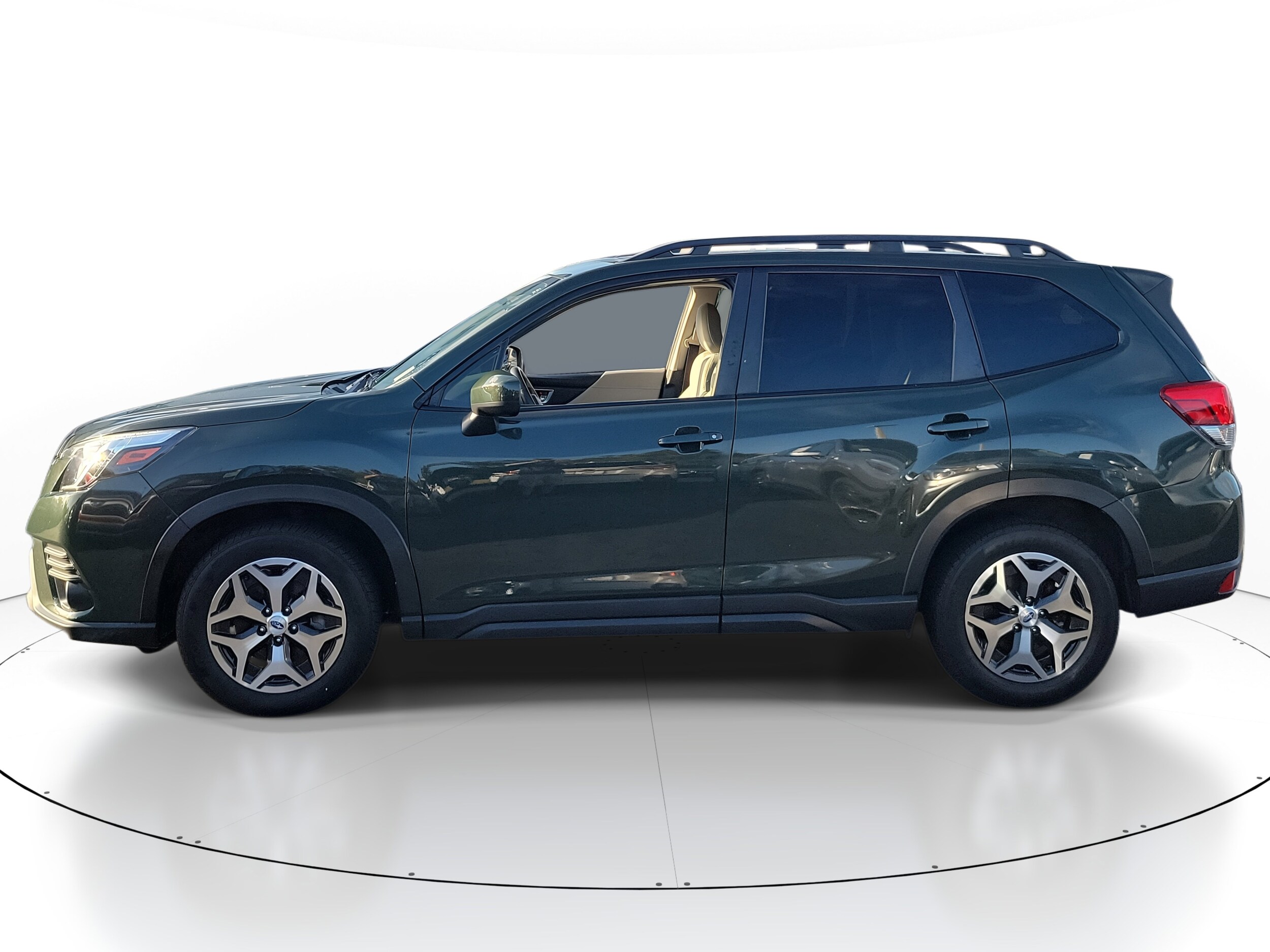 2022 Subaru Forester Premium photo 3