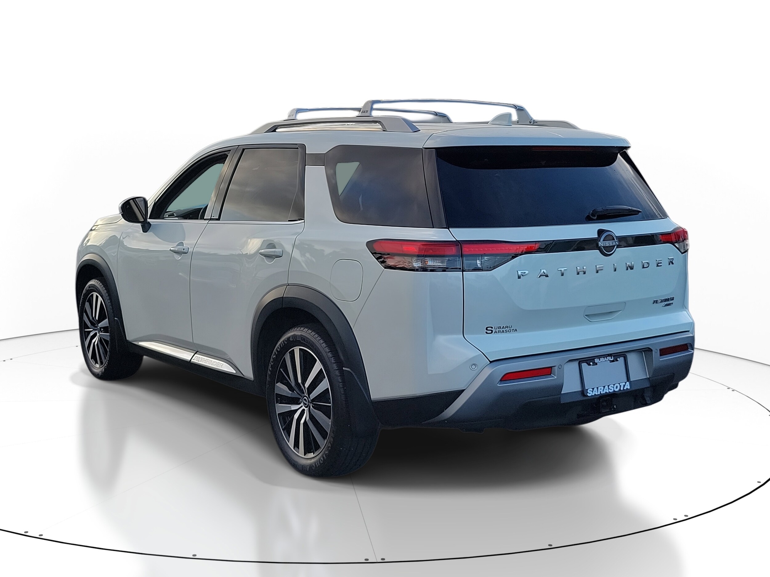 2023 Nissan Pathfinder Platinum photo 3