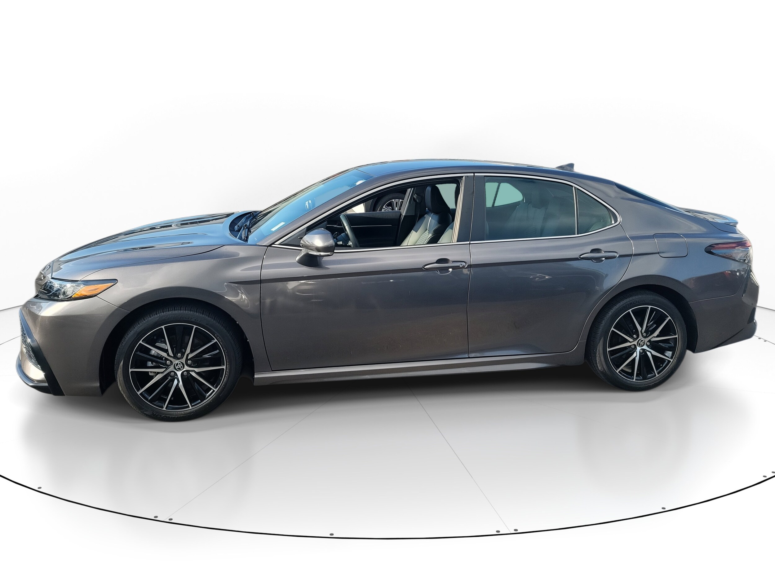 2023 Toyota Camry SE photo 3