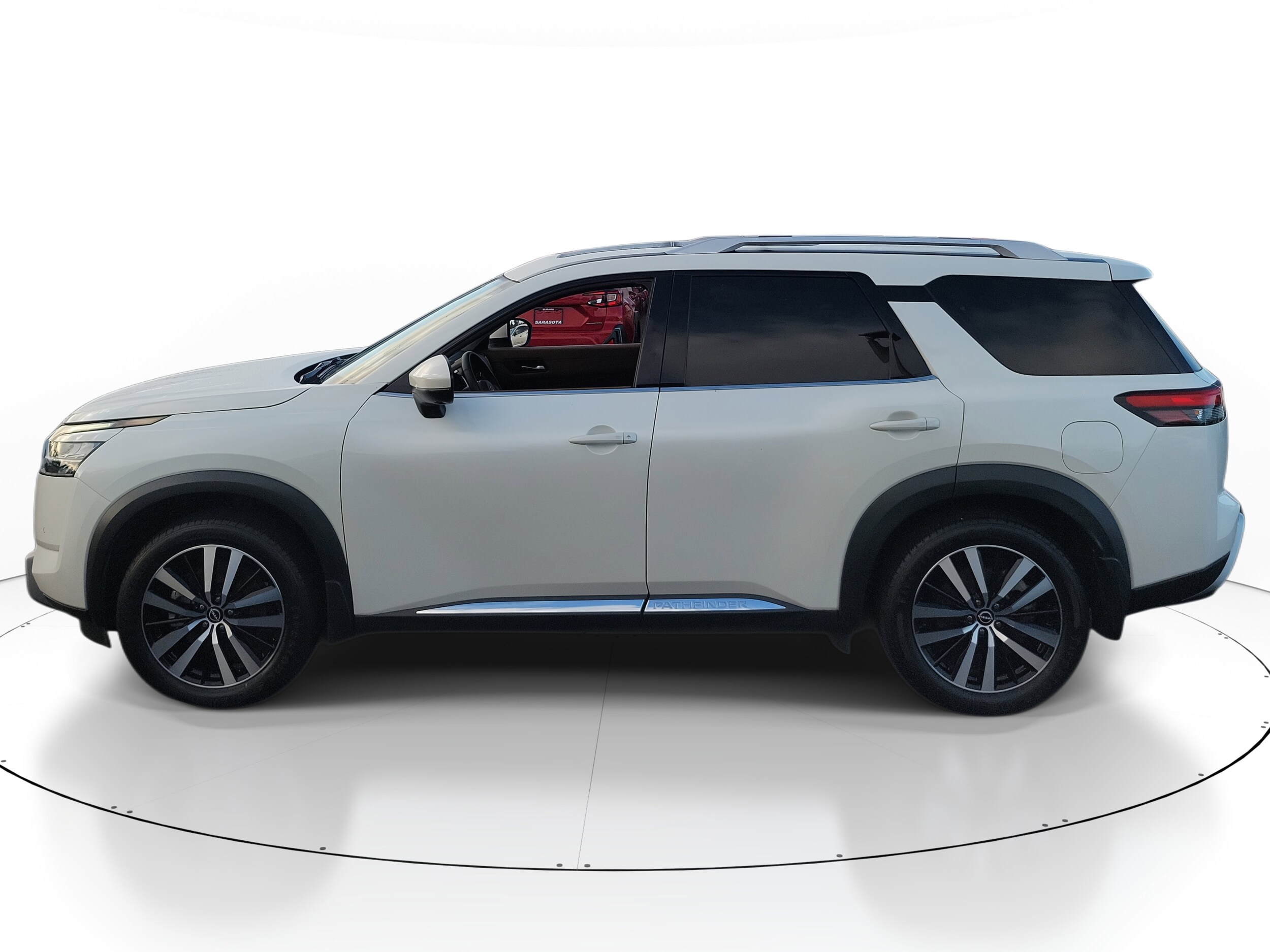 2023 Nissan Pathfinder Platinum photo 2