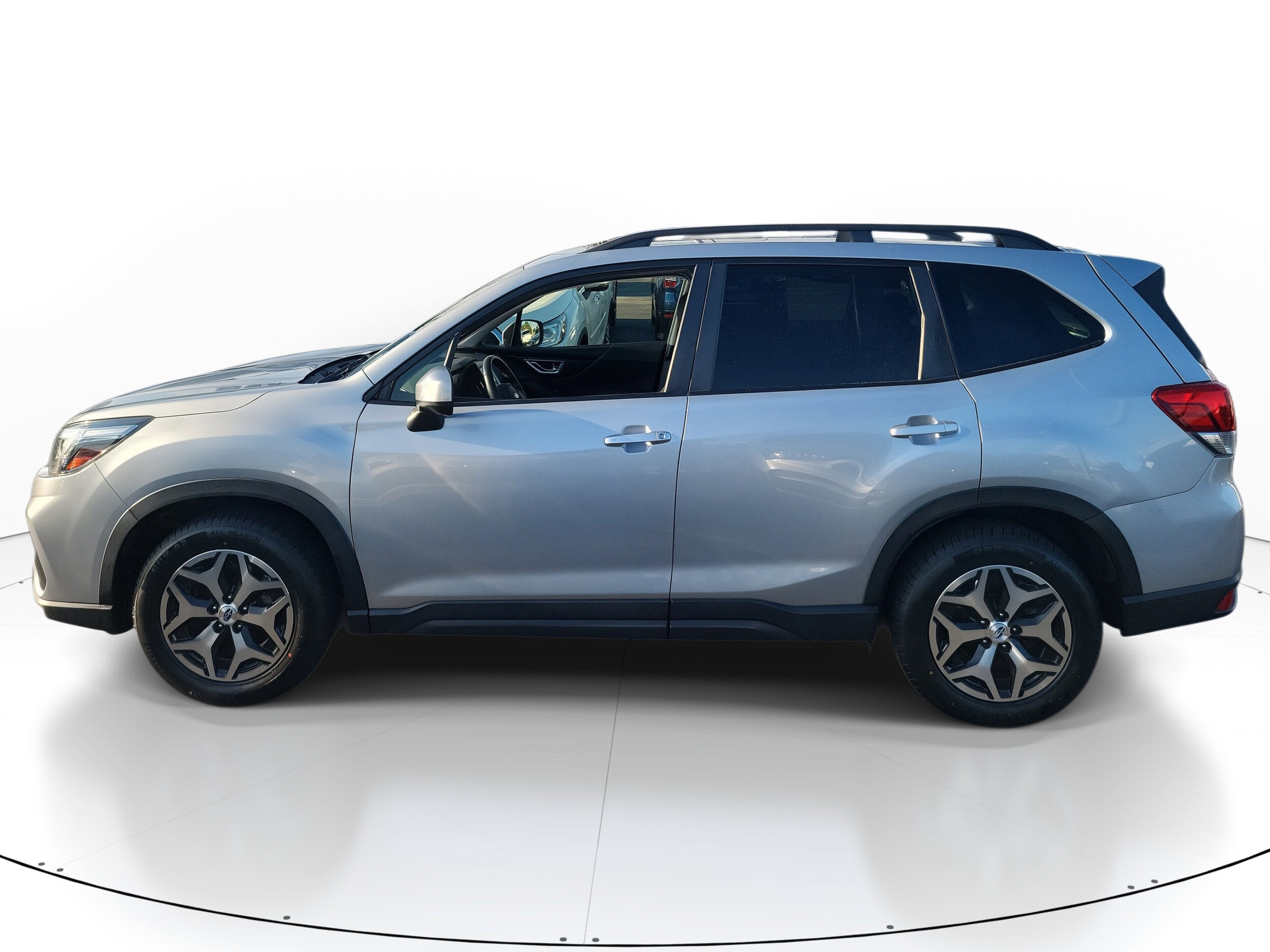 2020 Subaru Forester Premium photo 3