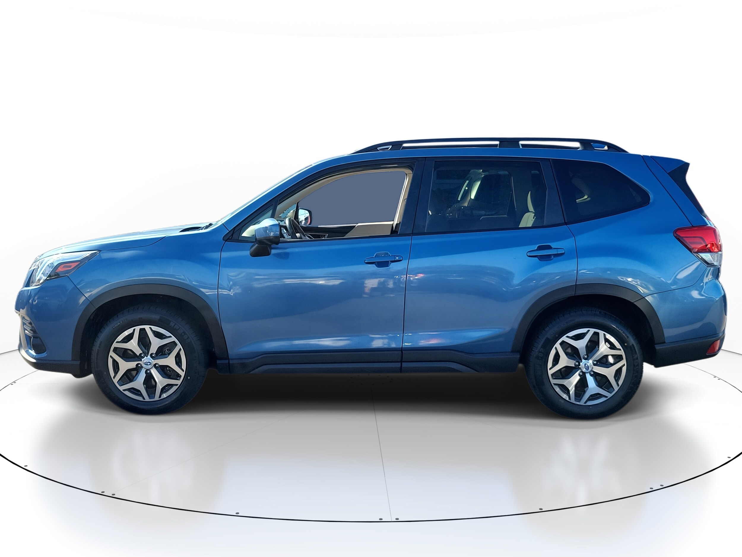 2022 Subaru Forester Premium photo 3