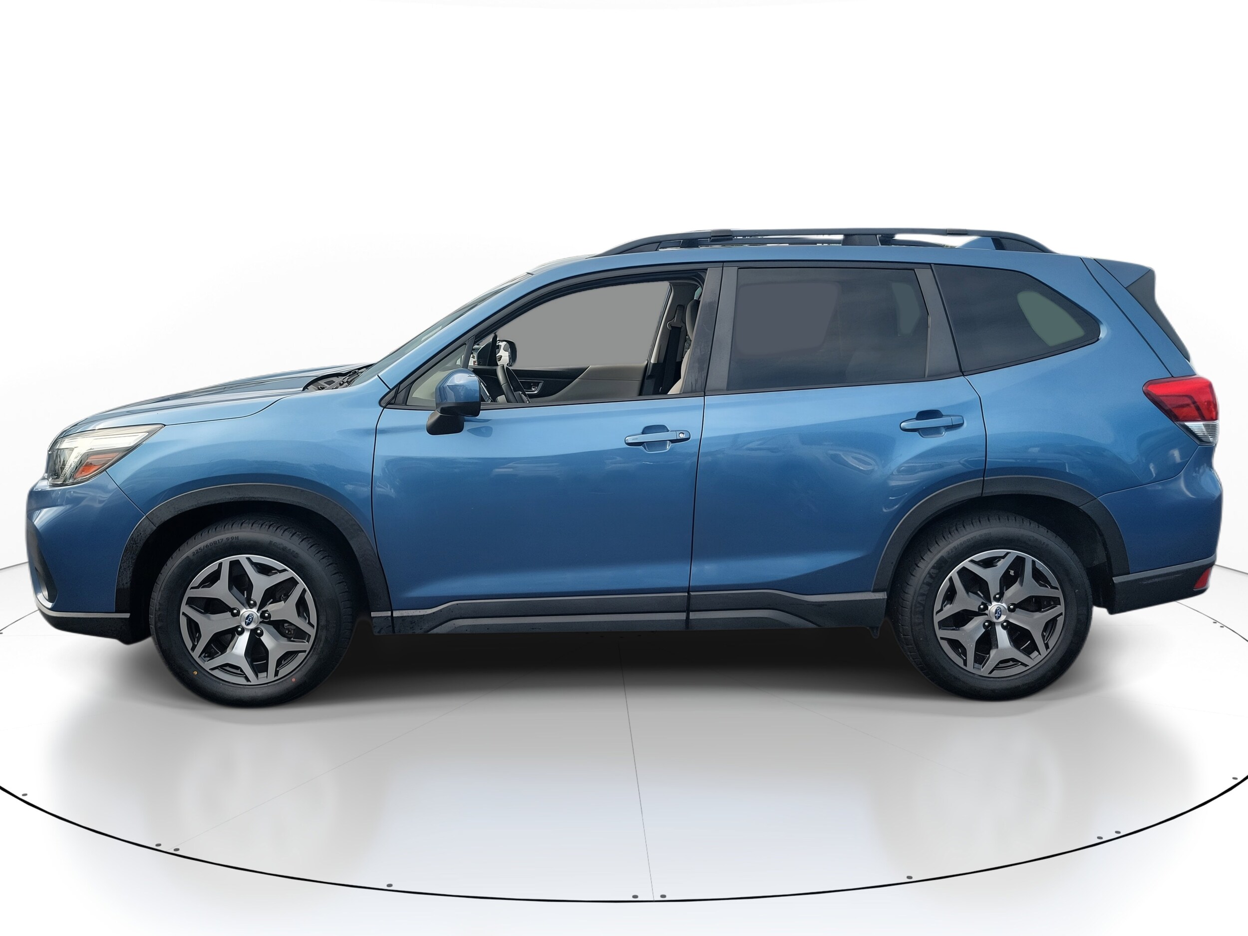 2020 Subaru Forester Premium photo 3