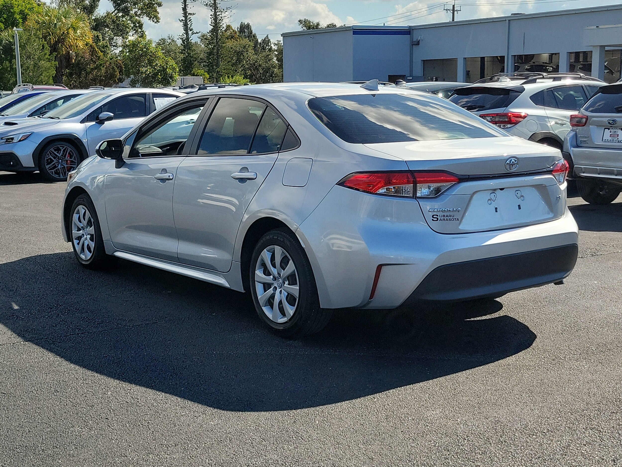 2023 Toyota Corolla LE photo 3