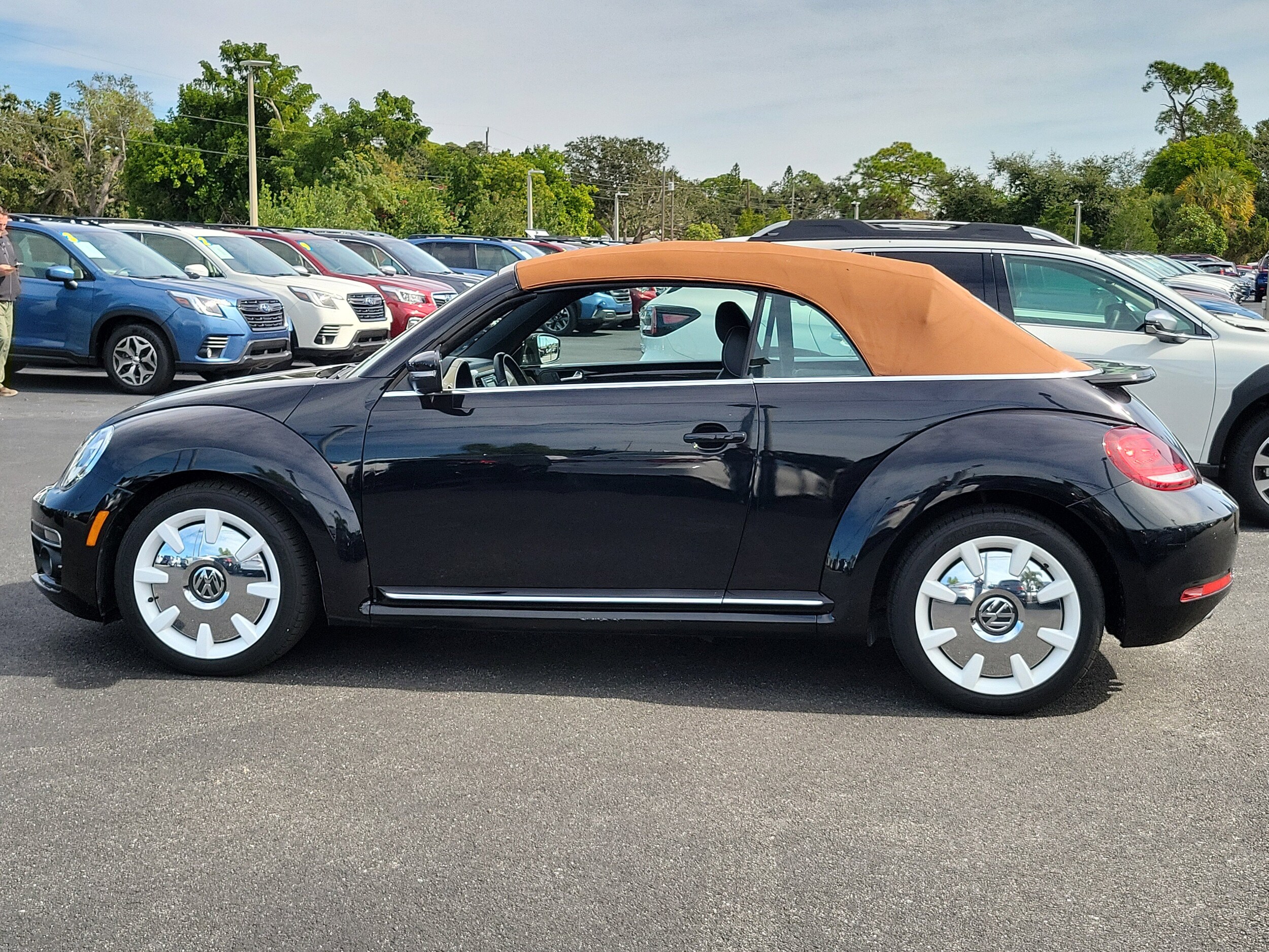 2019 Volkswagen Beetle Convertible Final Edition SE photo 3