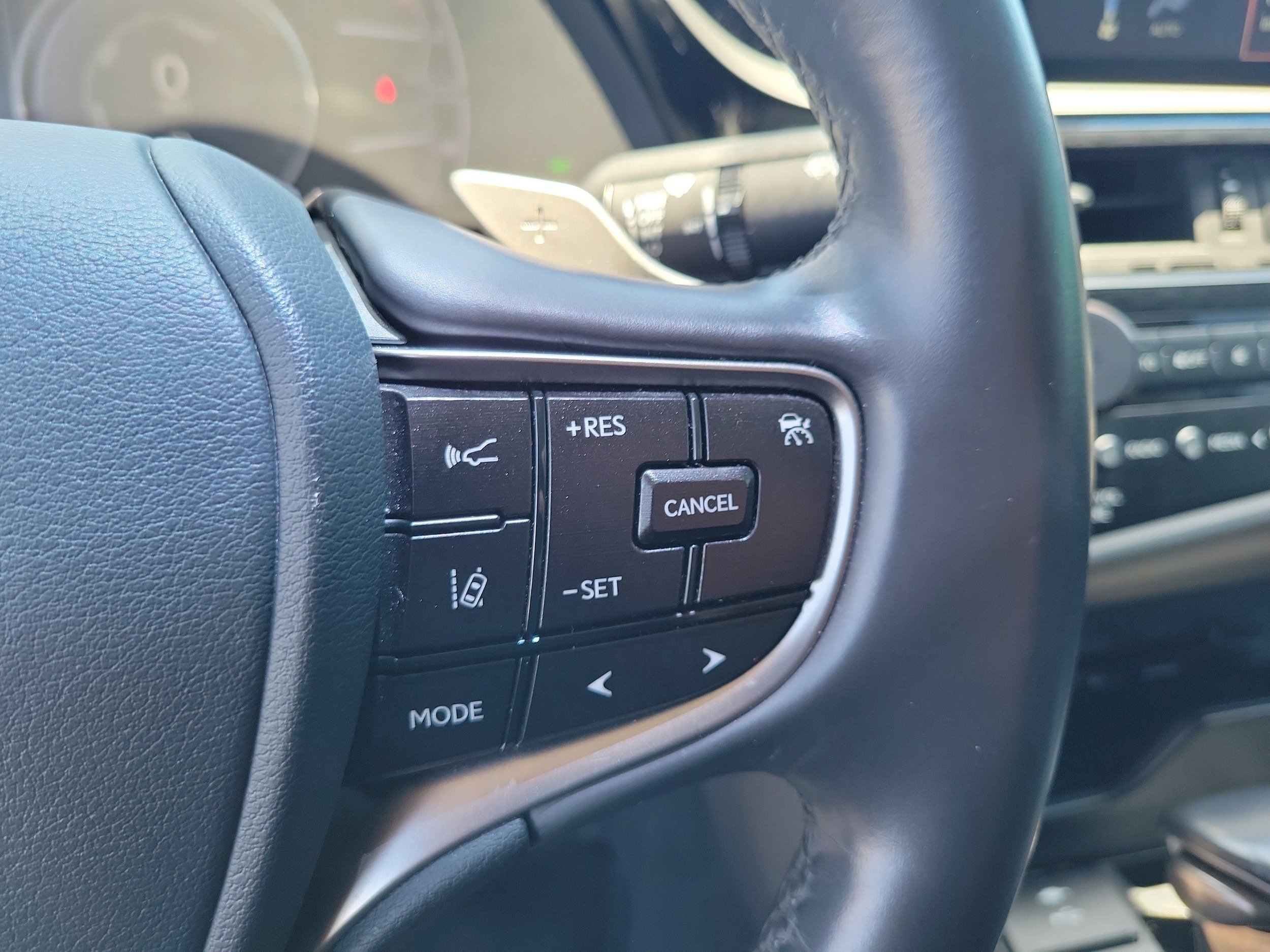 2022 Lexus ES Hybrid 300h - Photo 23