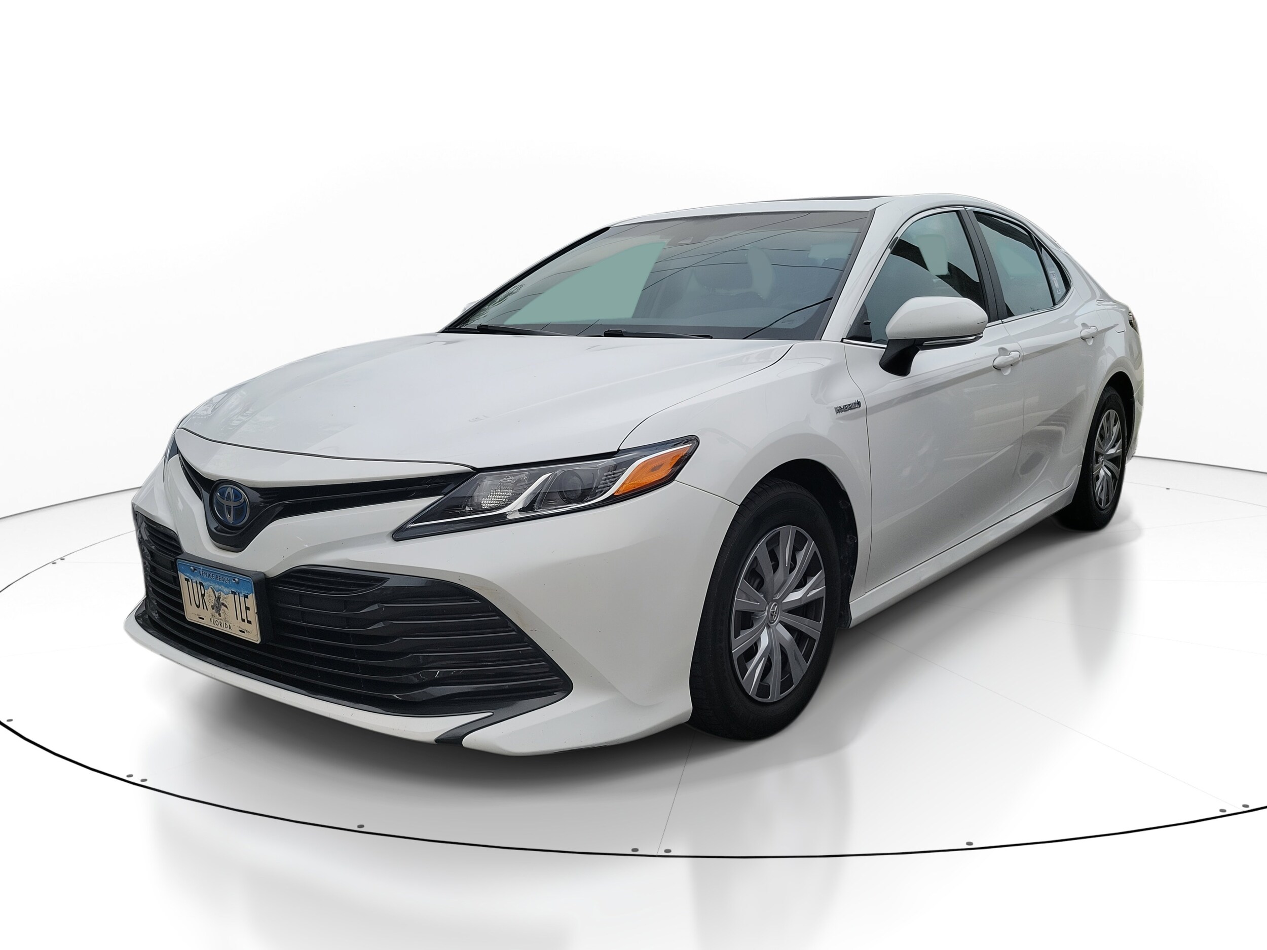 2018 Toyota Camry Hybrid LE photo 3