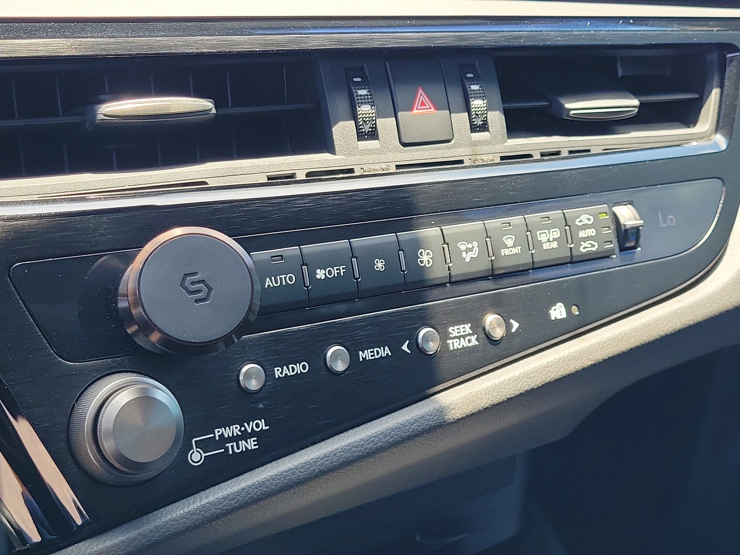 2022 Lexus ES Hybrid 300h - Photo 29