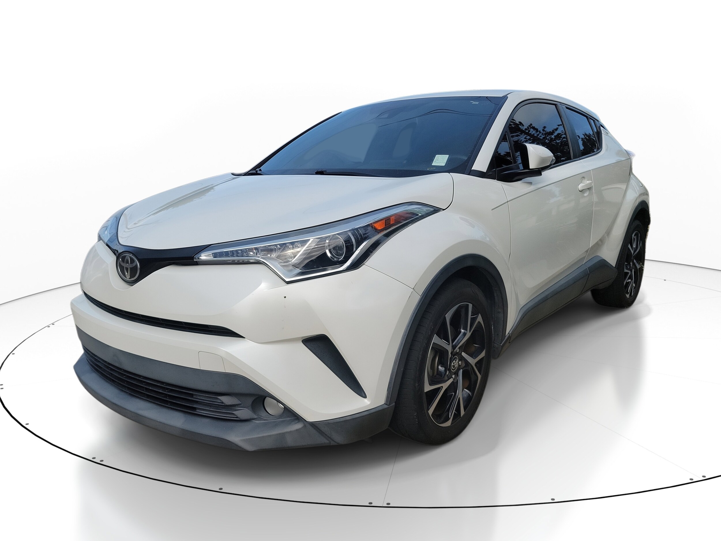 2018 Toyota C-HR XLE Premium photo 3