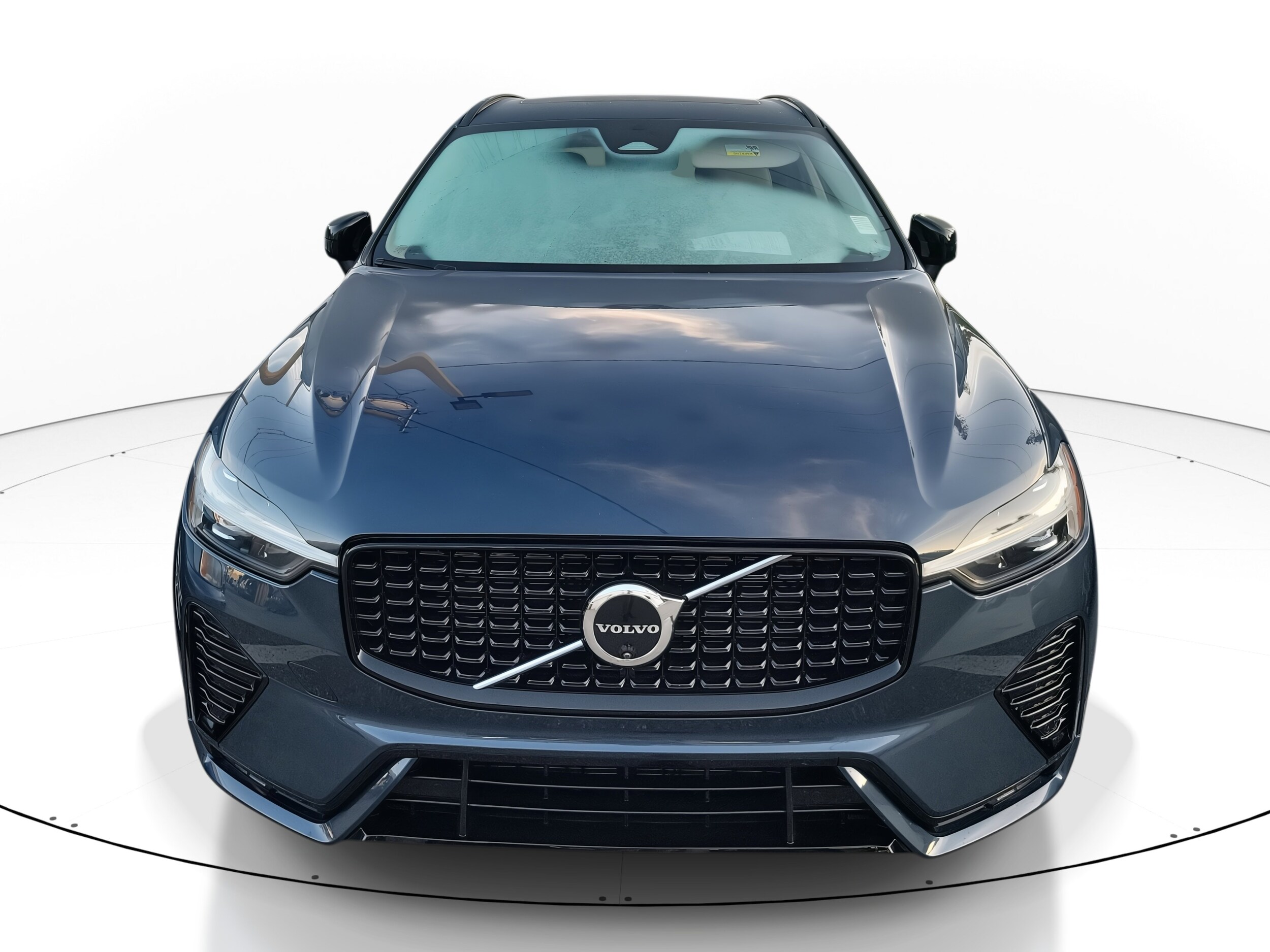 2025 Volvo XC60 B5 Plus photo 2