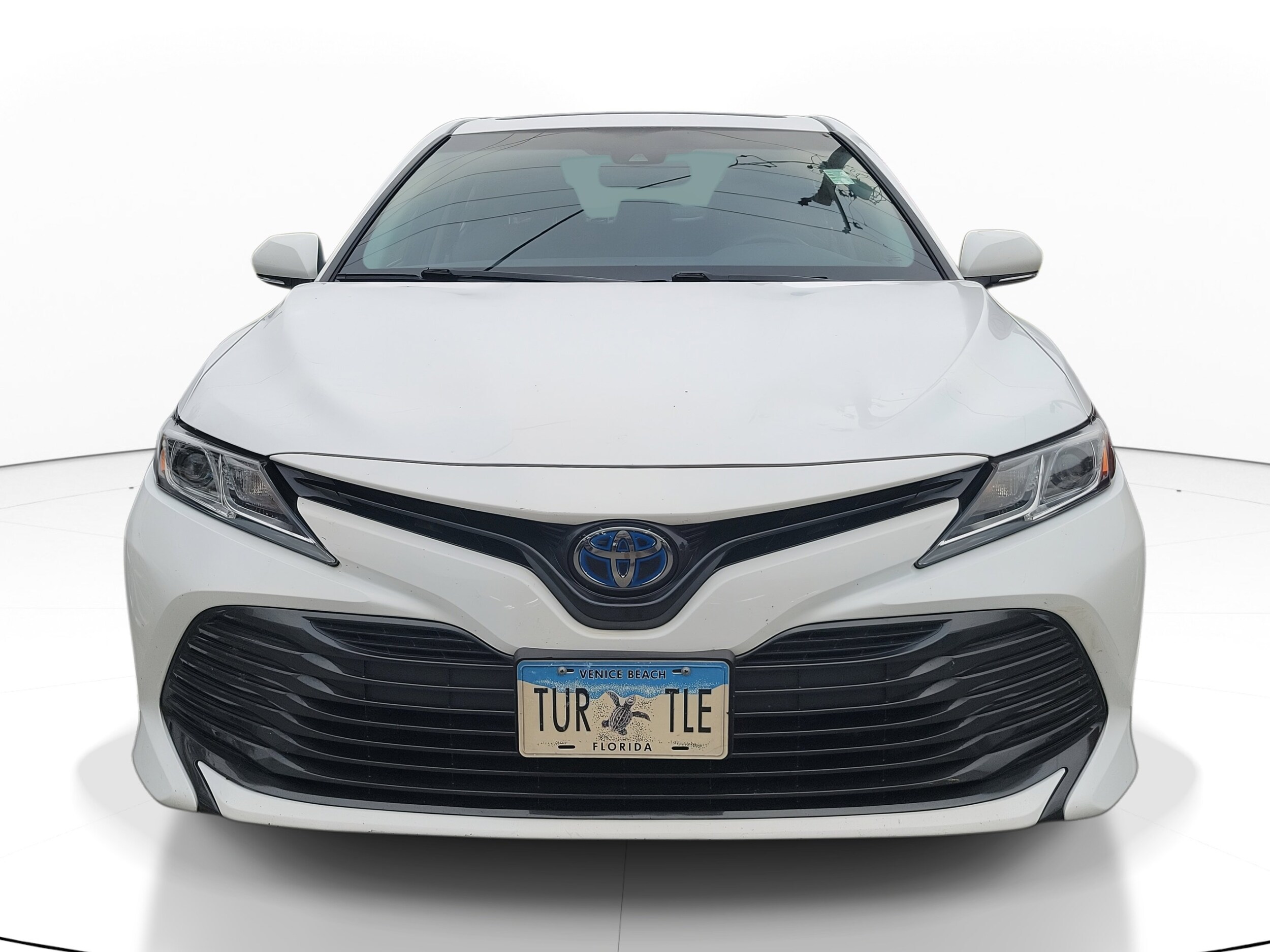 2018 Toyota Camry Hybrid LE photo 2