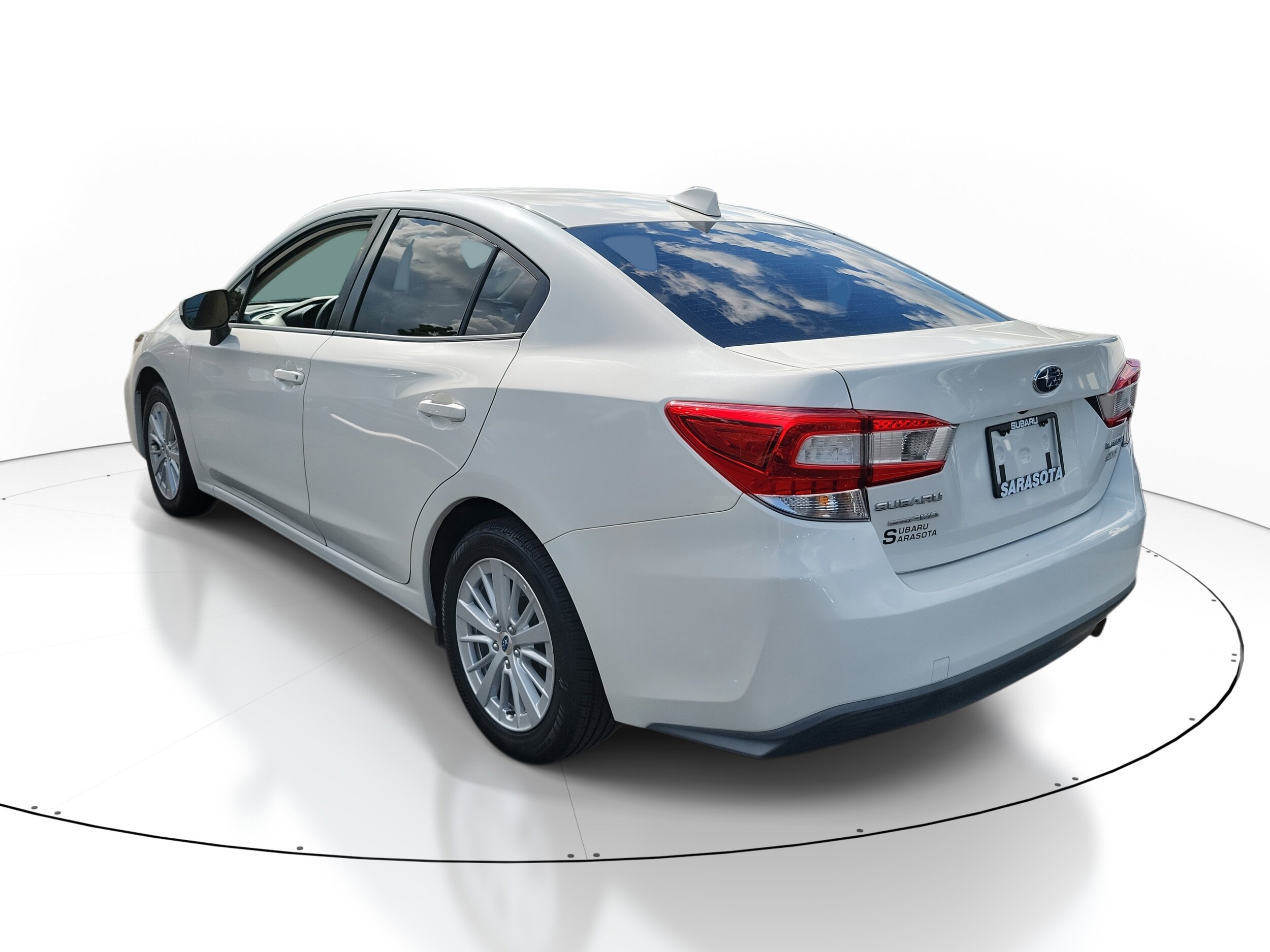 2017 Subaru Impreza 2.0i Premium photo 4