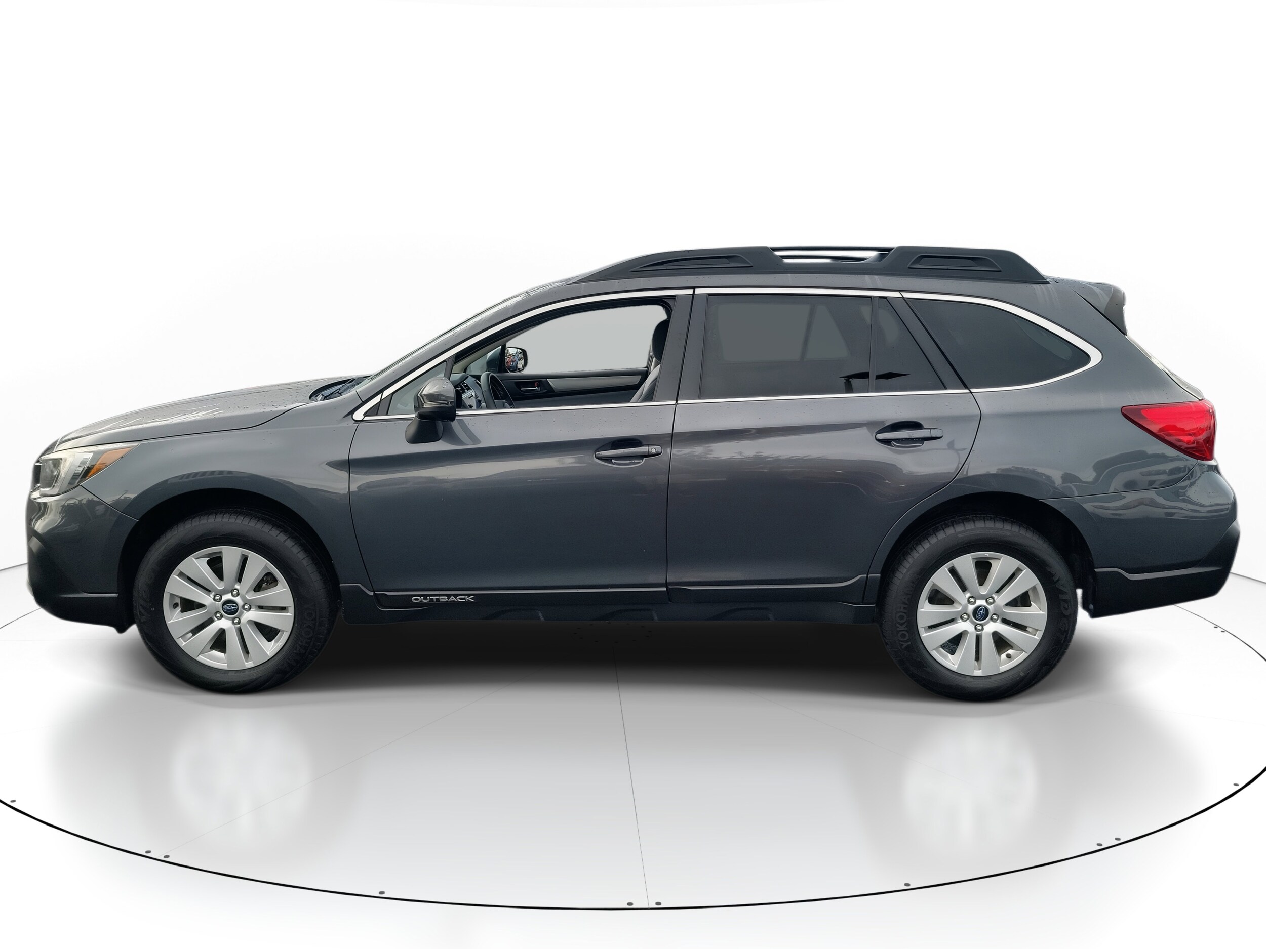 2019 Subaru Outback 2.5i Premium photo 3