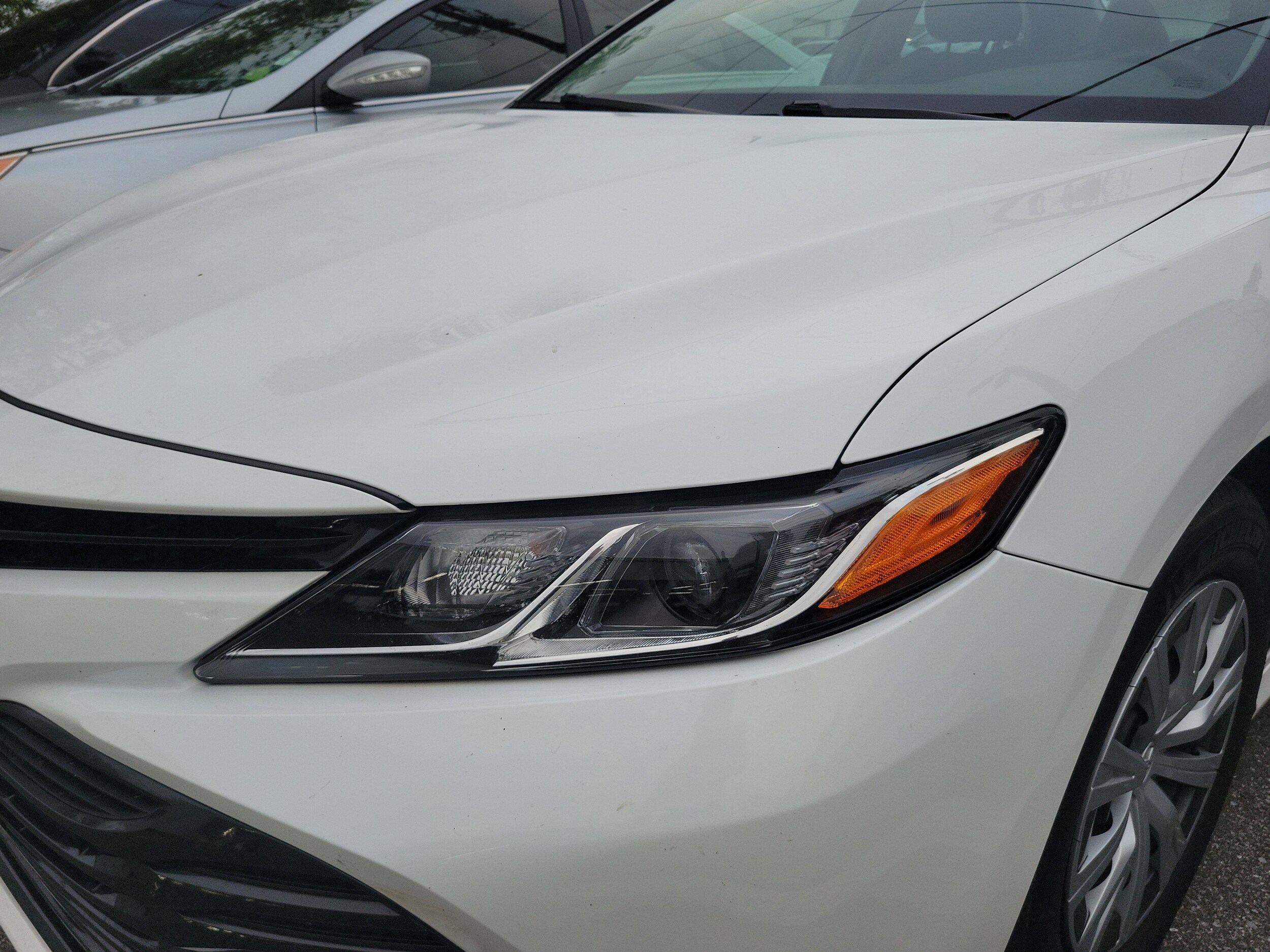 2018 Toyota Camry Hybrid LE photo 4