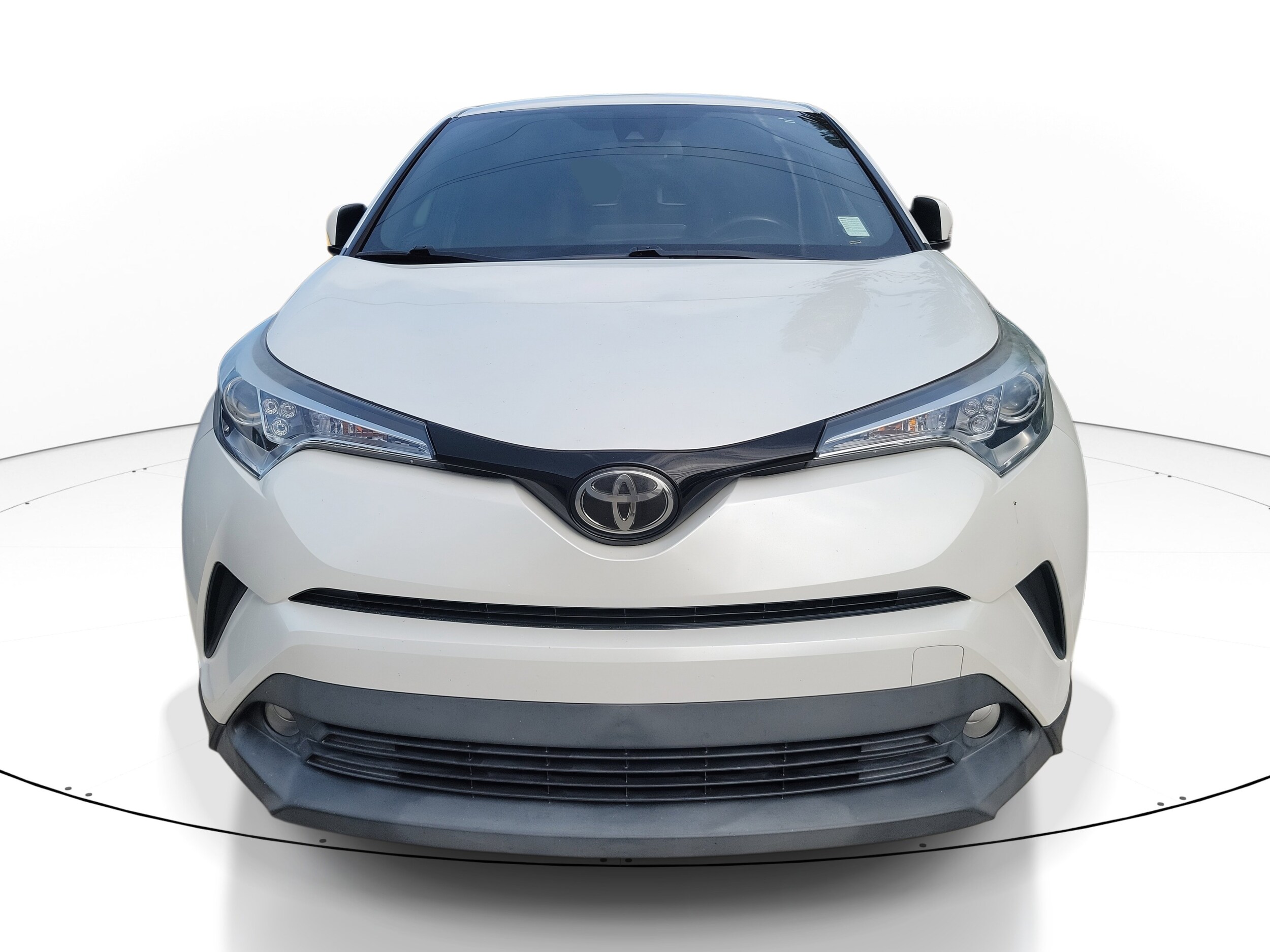 2018 Toyota C-HR XLE Premium photo 2