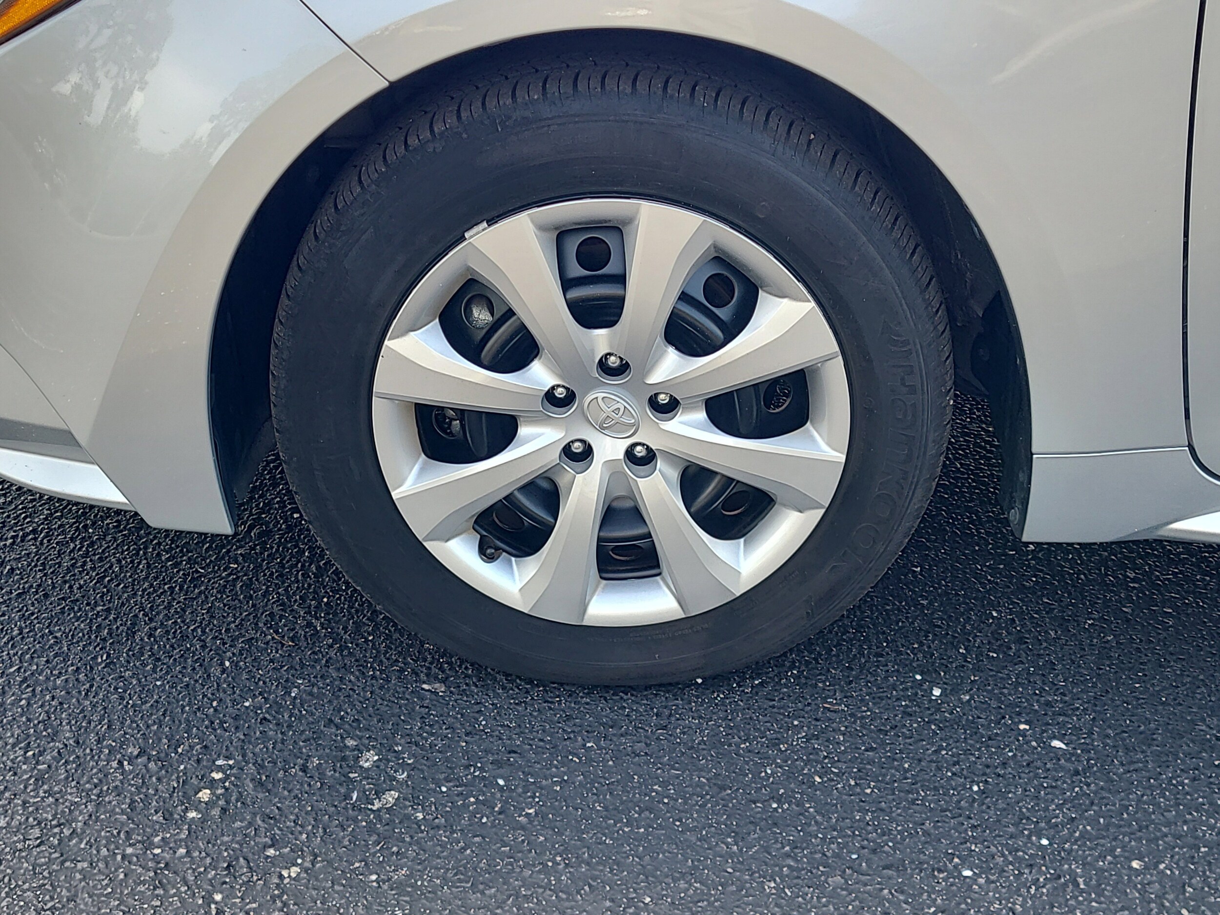 2024 Toyota Corolla LE photo 4
