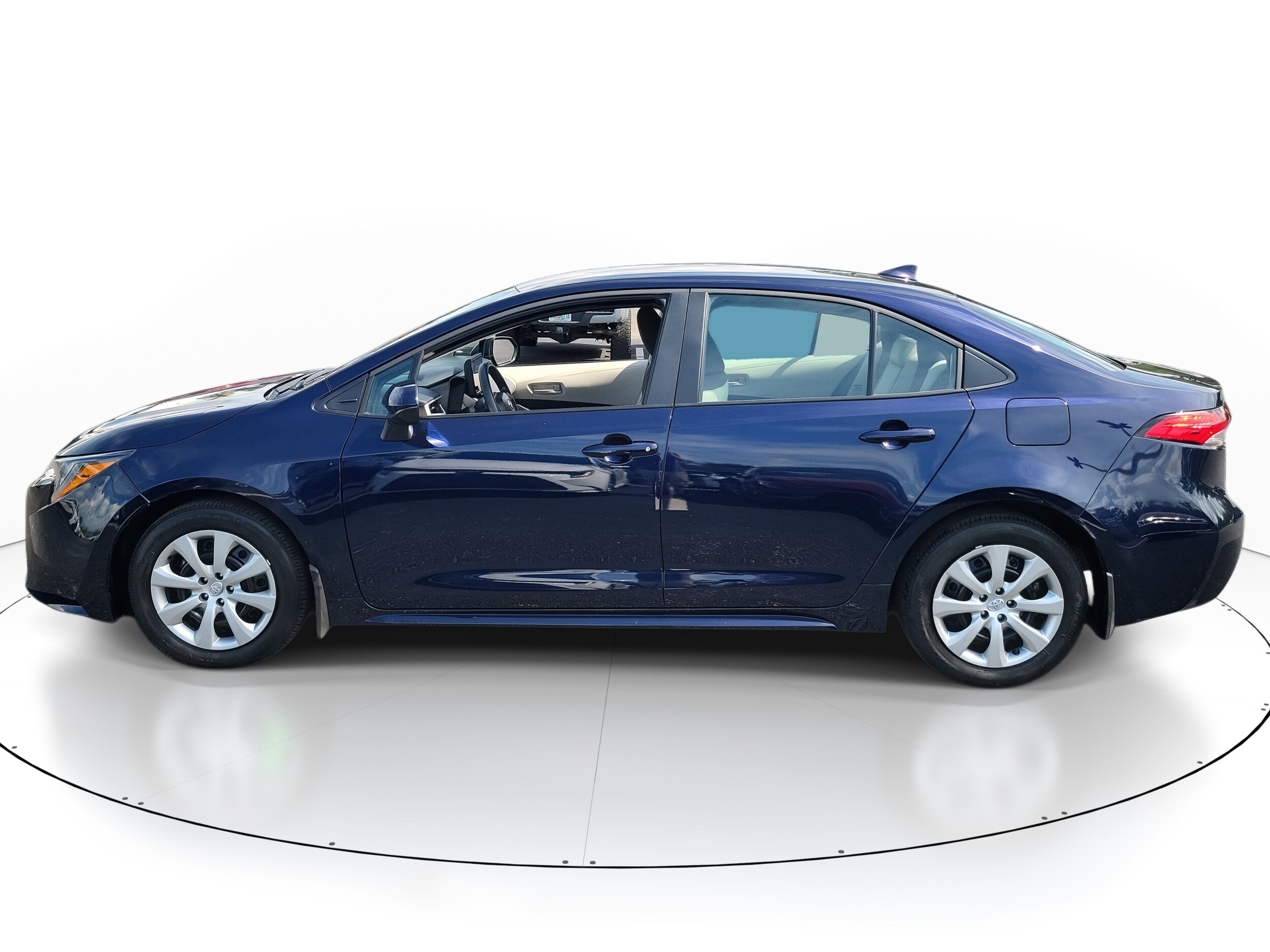 2025 Toyota Corolla LE photo 3