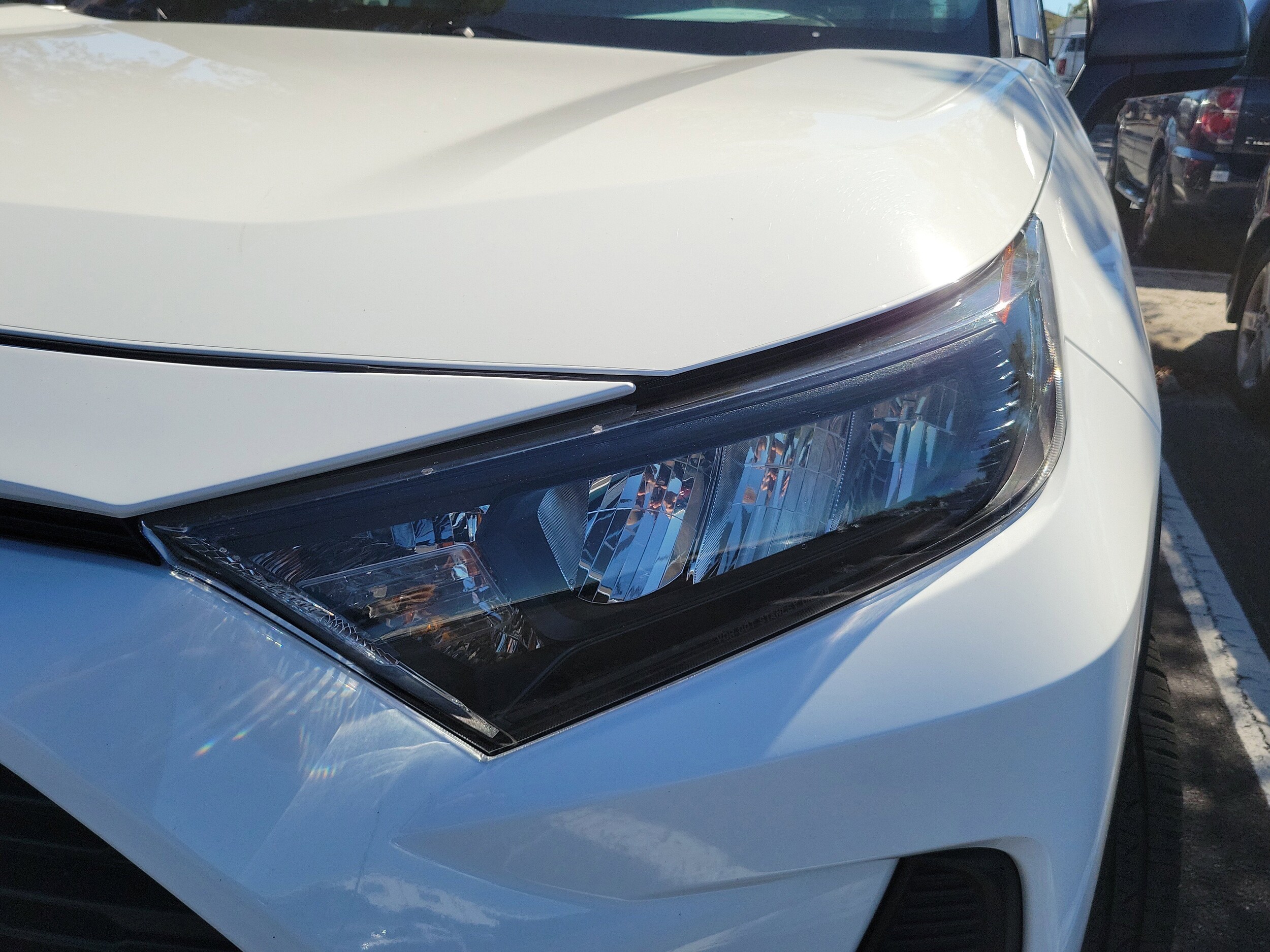 2021 Toyota RAV4 LE photo 4