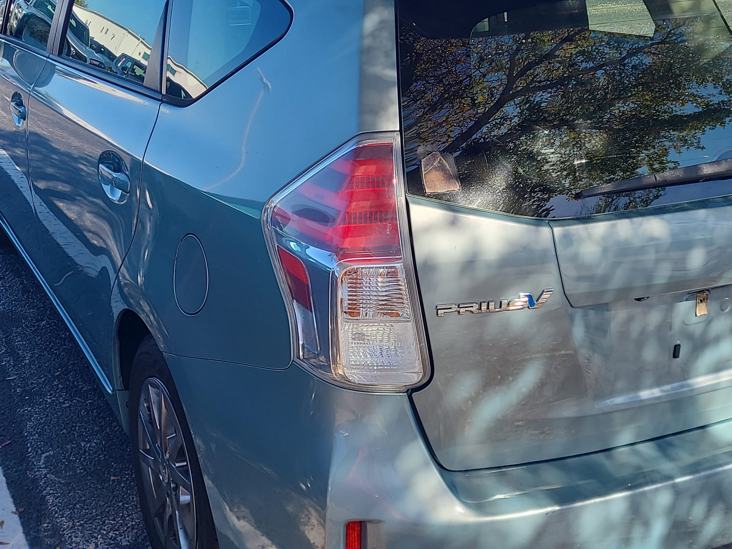 2015 Toyota Prius v Five - Photo 9