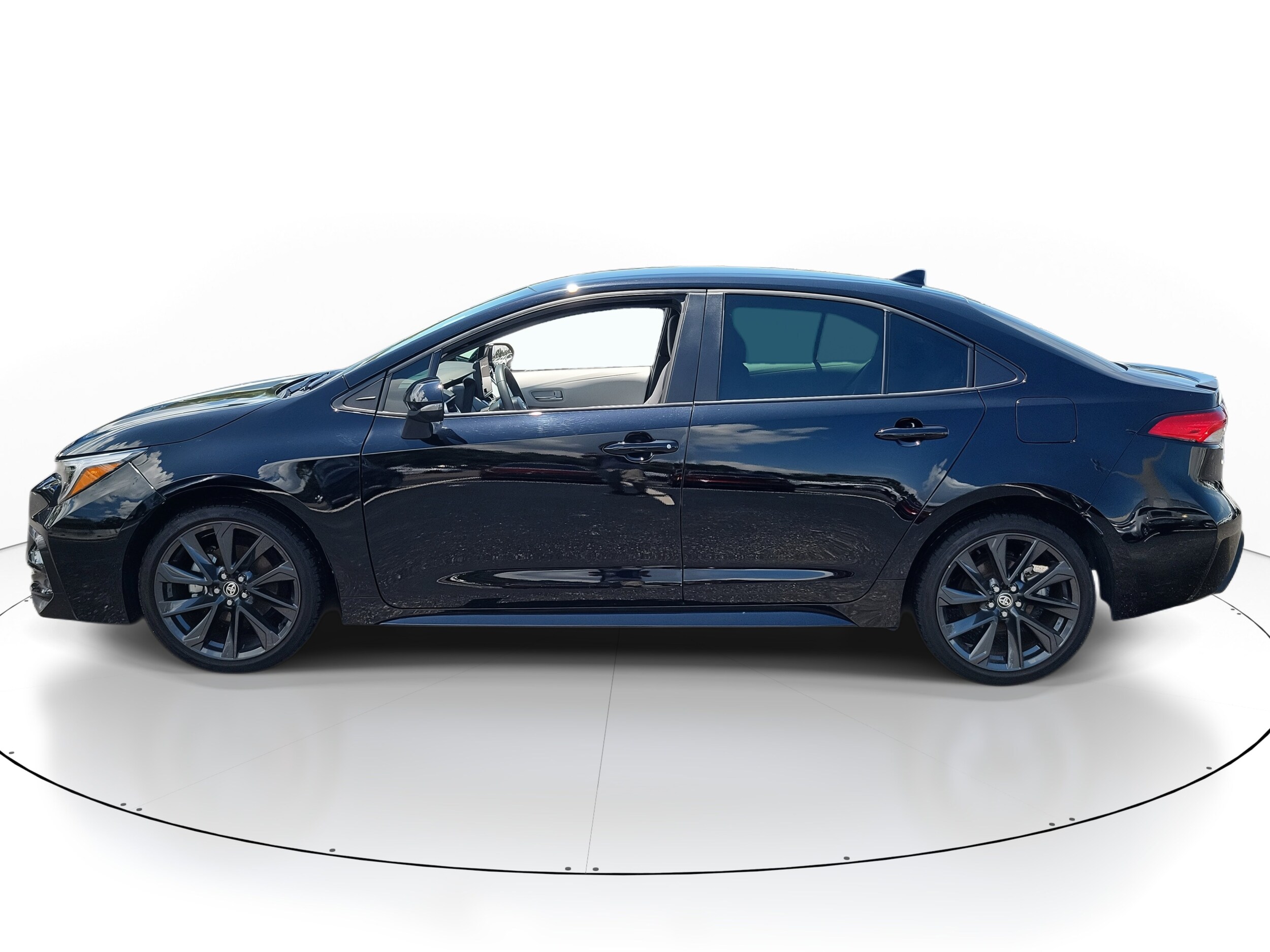 2024 Toyota Corolla SE photo 3